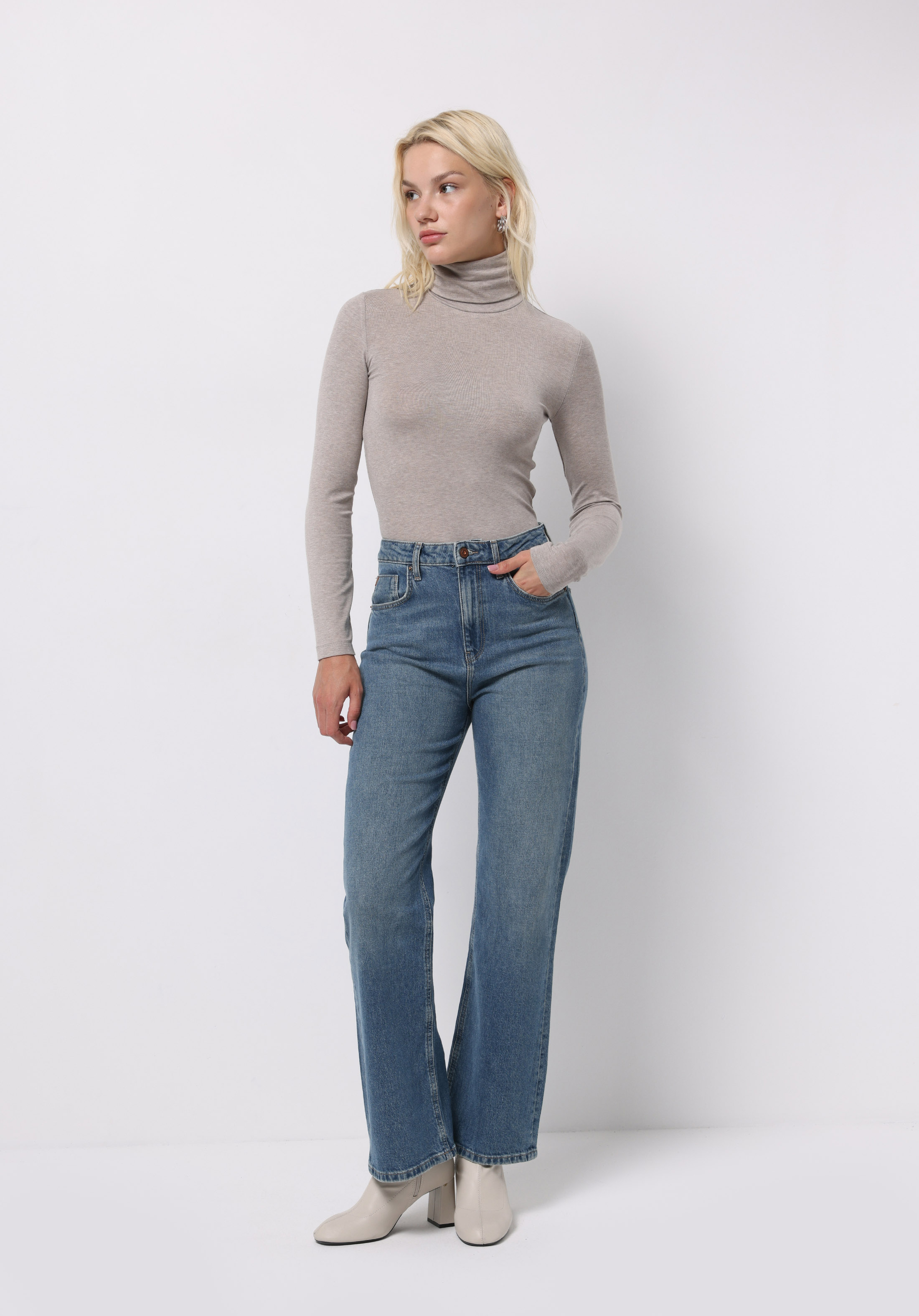 Slim Fit Balıkçı Yaka Düz Kadın Bej Uzun Kol Tişört