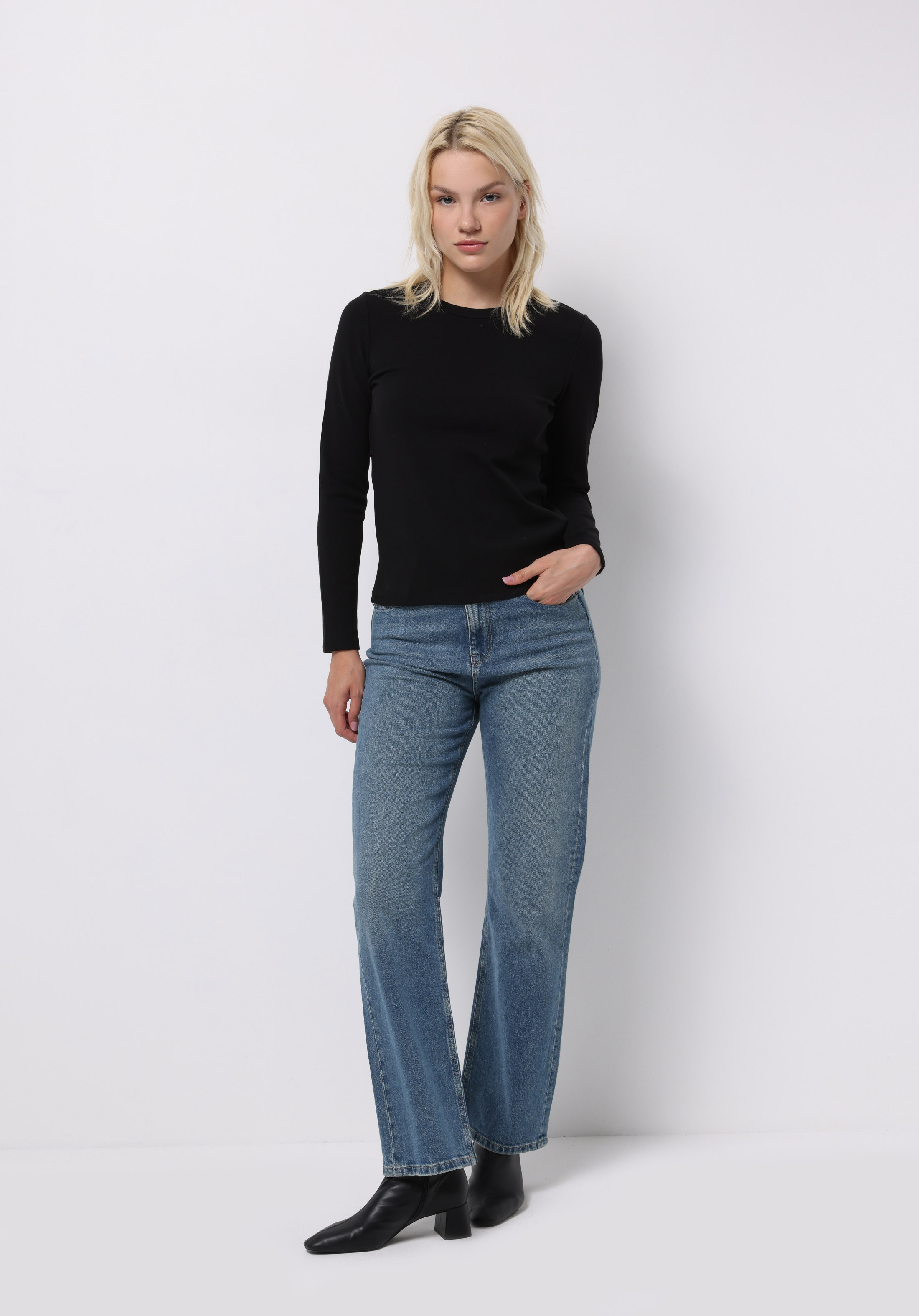 Slim Fit Yuvarlak Yaka Düz Kadın Siyah Uzun Kol Tişört