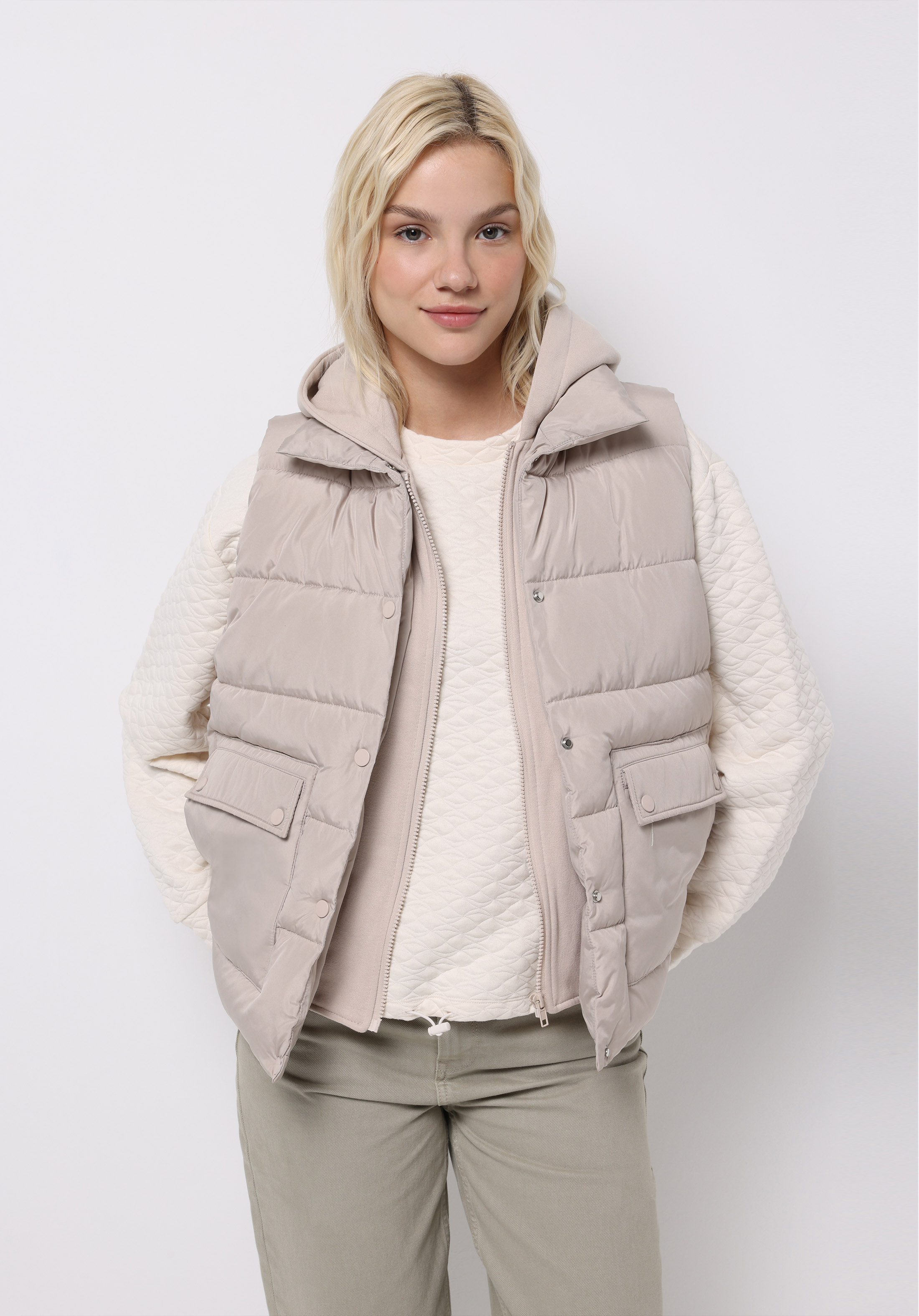 Regular Fit Kapüşonlu Fermuarlı Astarlı Suya Dayanıklı Kadın Ekru Yelek