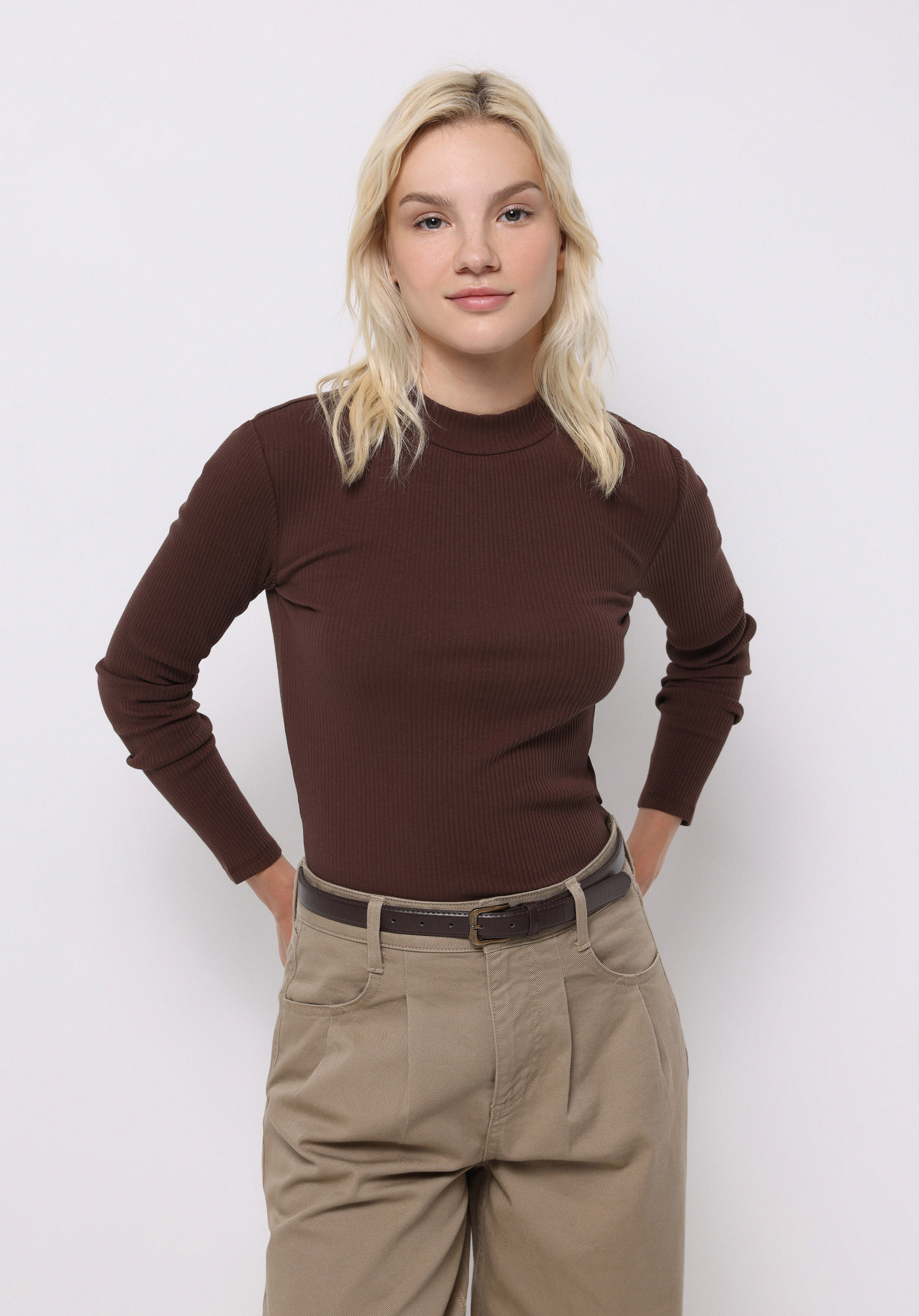 Slim Fit Yarım Balıkçı Yaka Düz Kadın Kahverengi Tişört