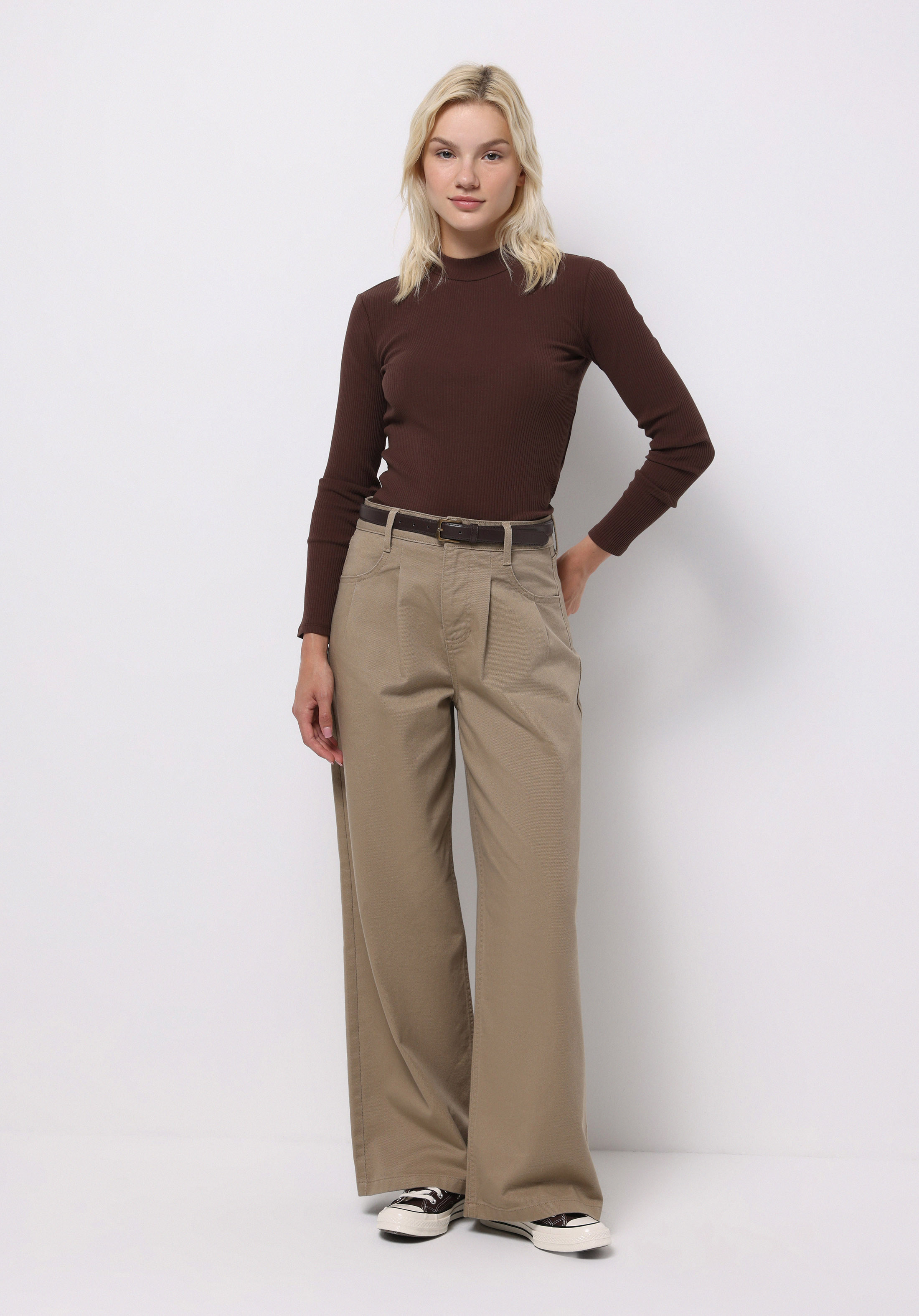 Slim Fit Yarım Balıkçı Yaka Düz Kadın Kahverengi Tişört