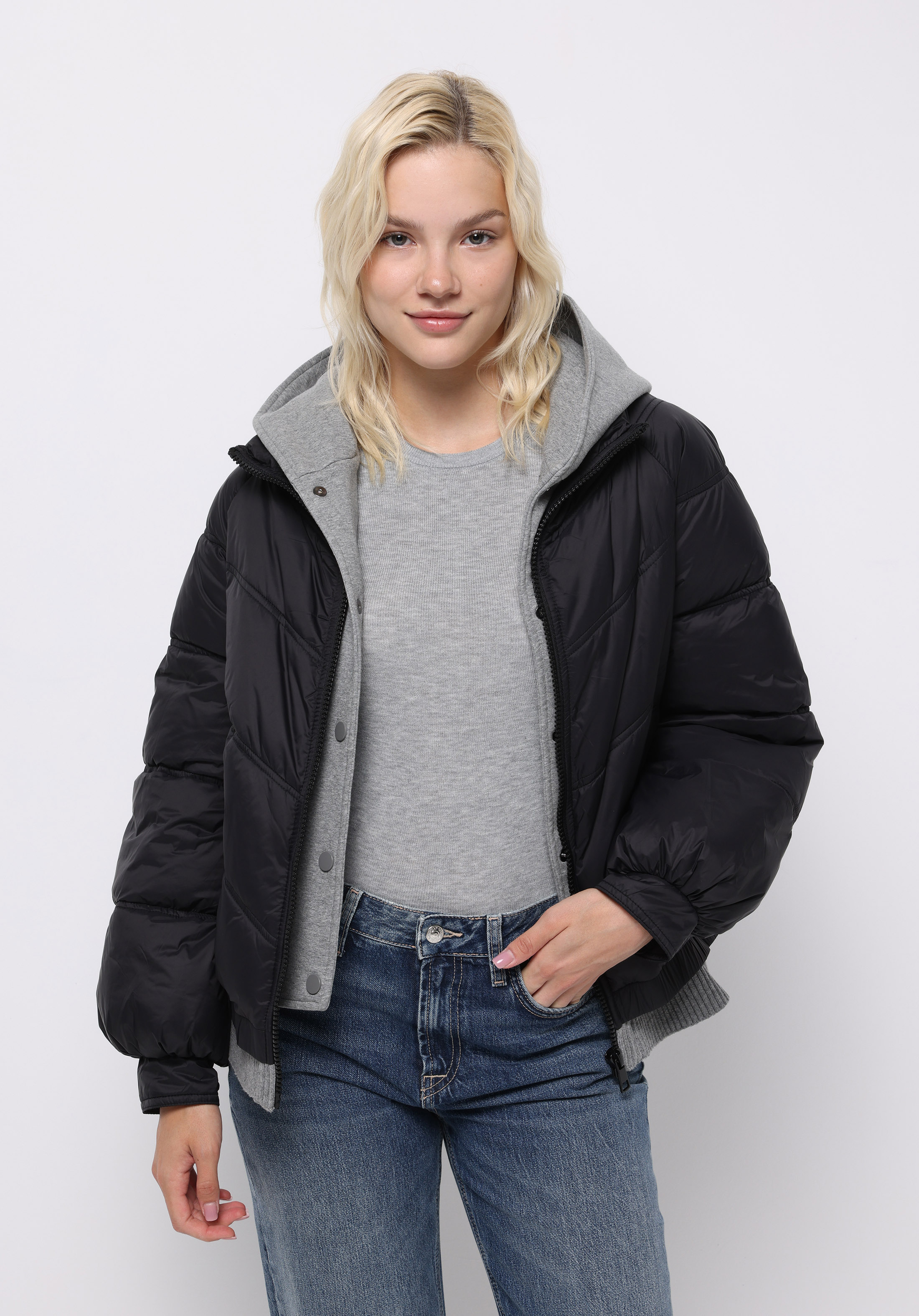 Regular Fit Kapüşonlu Fermuarlı Astarlı Suya Dayanıklı Kadın Siyah Mont