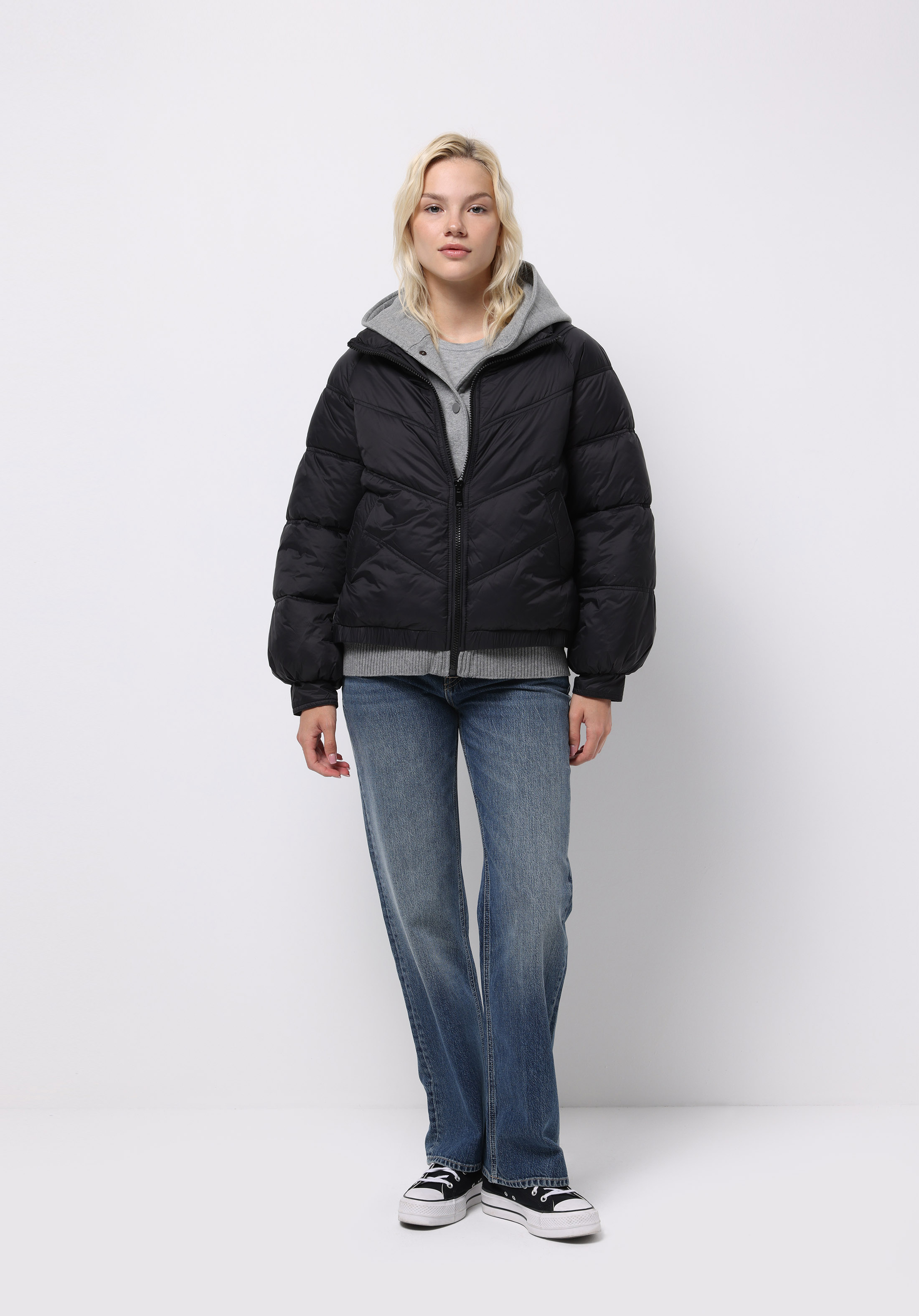 Regular Fit Kapüşonlu Fermuarlı Astarlı Suya Dayanıklı Kadın Siyah Mont