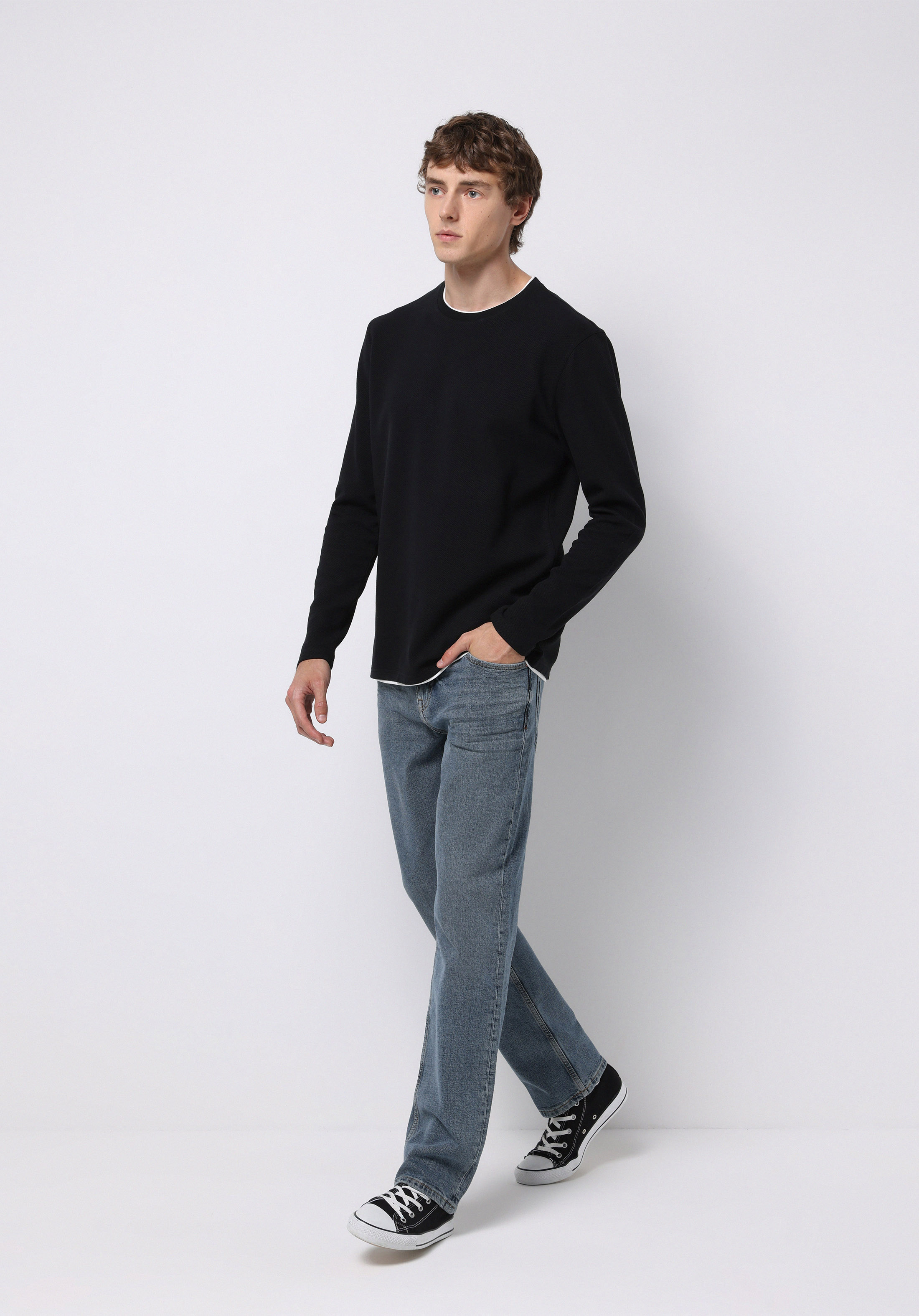 Regular Fit Yuvarlak Yaka Jakarlı Erkek Siyah Uzun Kol Tişört