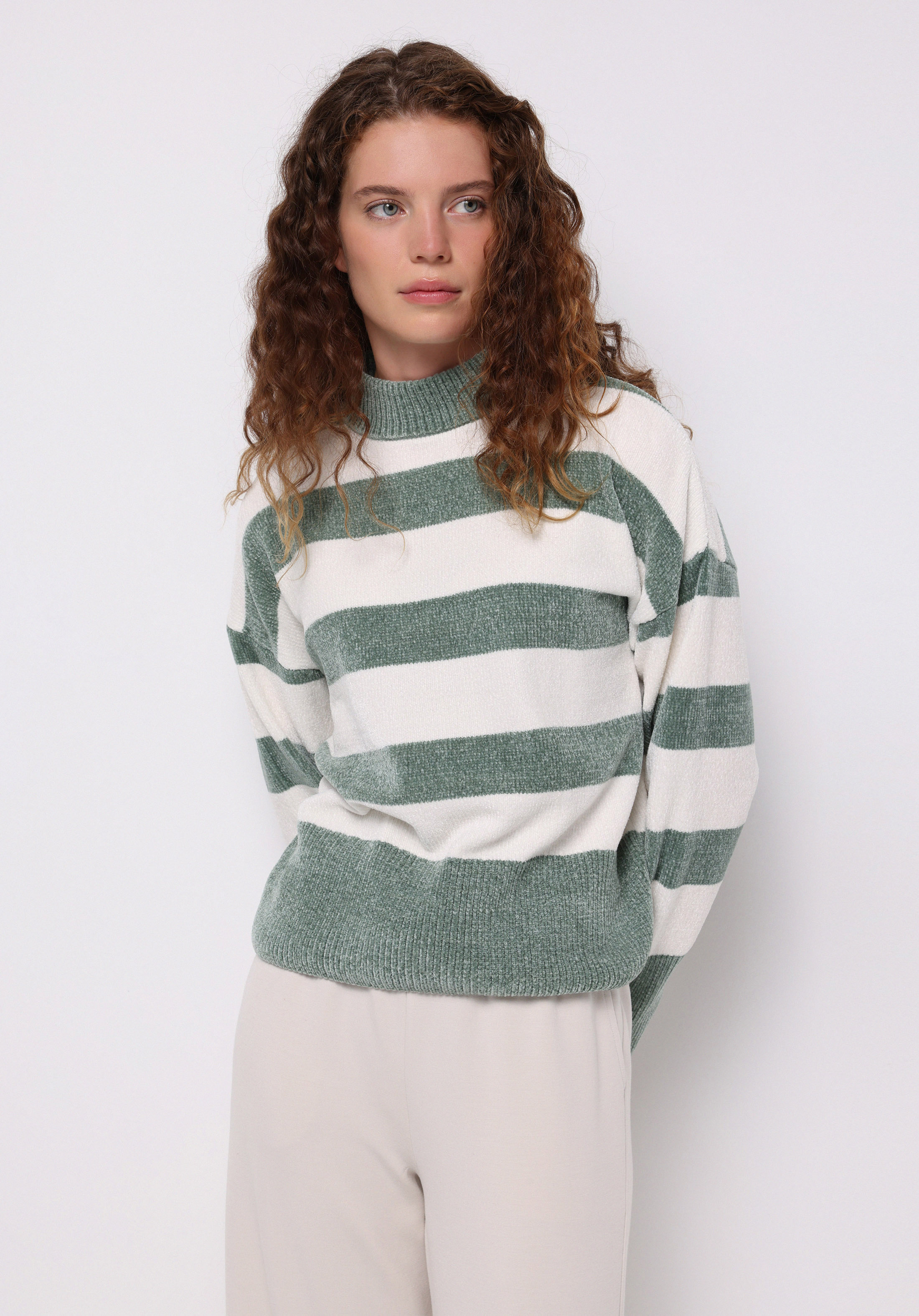 Regular Fit Yuvarlak Yaka Çizgili Kadın Yeşil Kazak