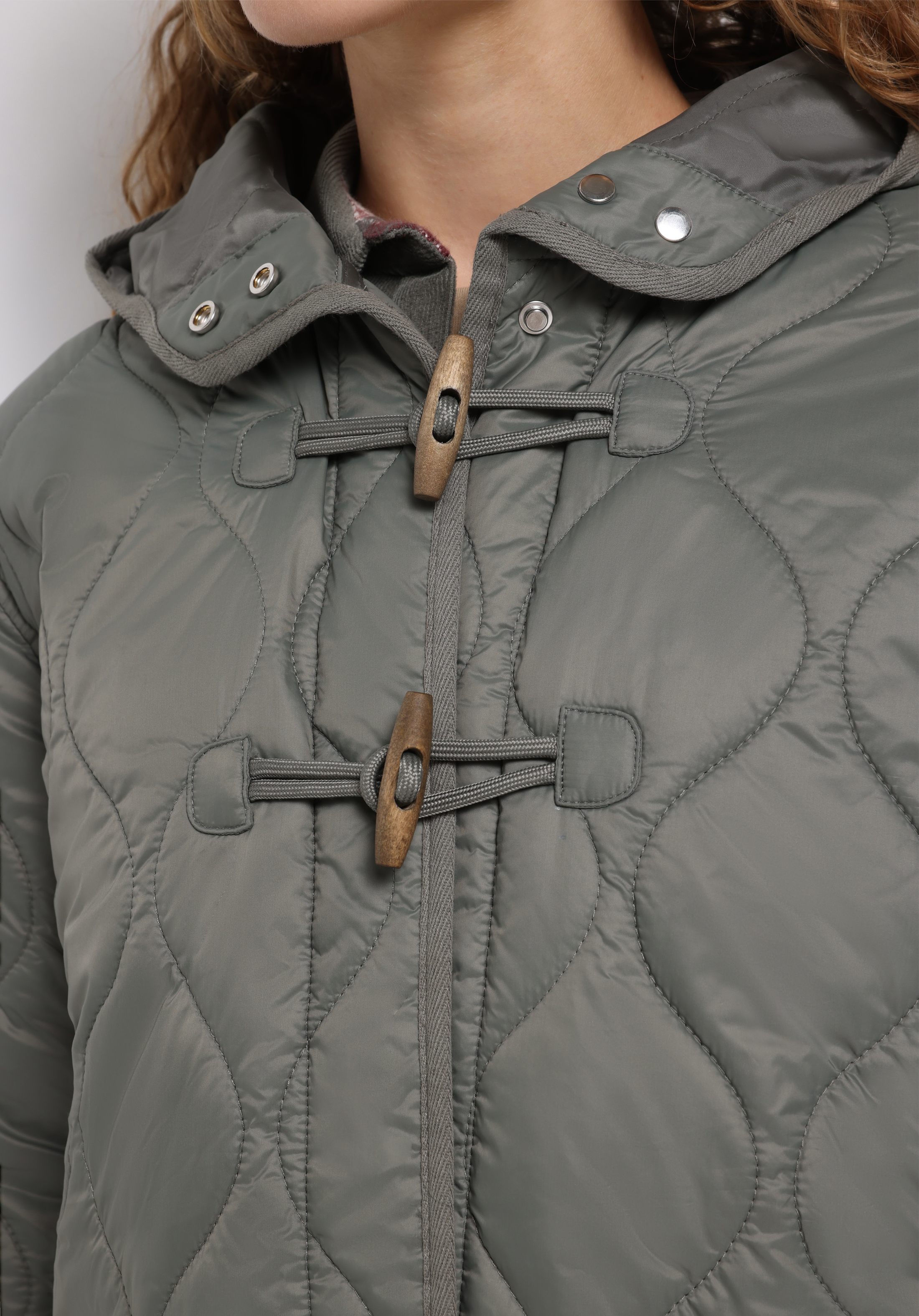 Regular Fit Kapüşonlu Çıtçıtlı Astarlı Suya Dayanıklı Kadın Yeşil Mont