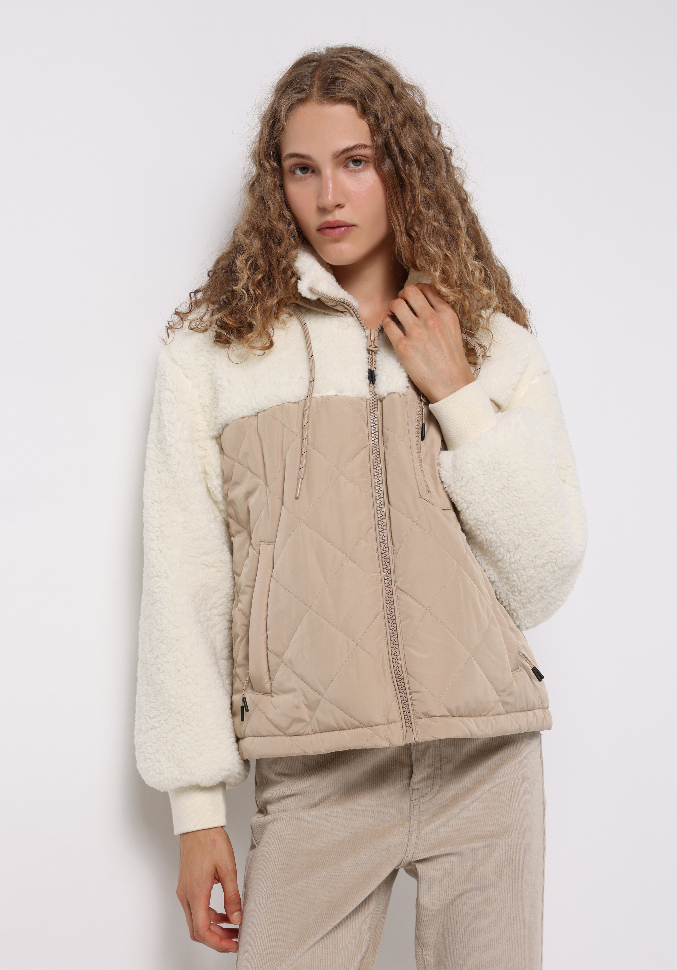 Regular Fit Kapüşonlu Fermuarlı Astarlı Suya Dayanıklı Kadın Bej Mont