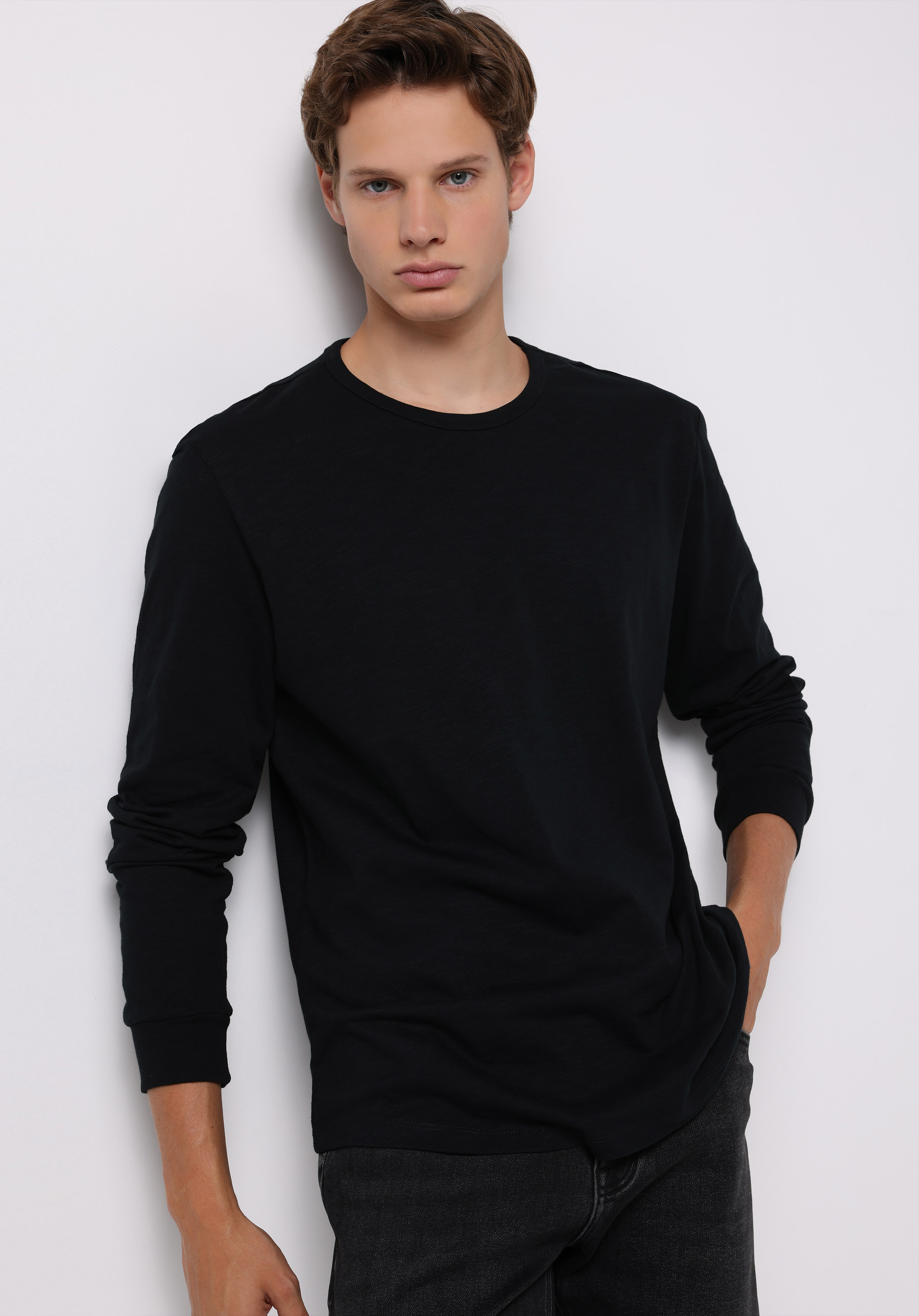 Regular Fit Yuvarlak Yaka Düz Erkek Siyah Uzun Kol Tişört