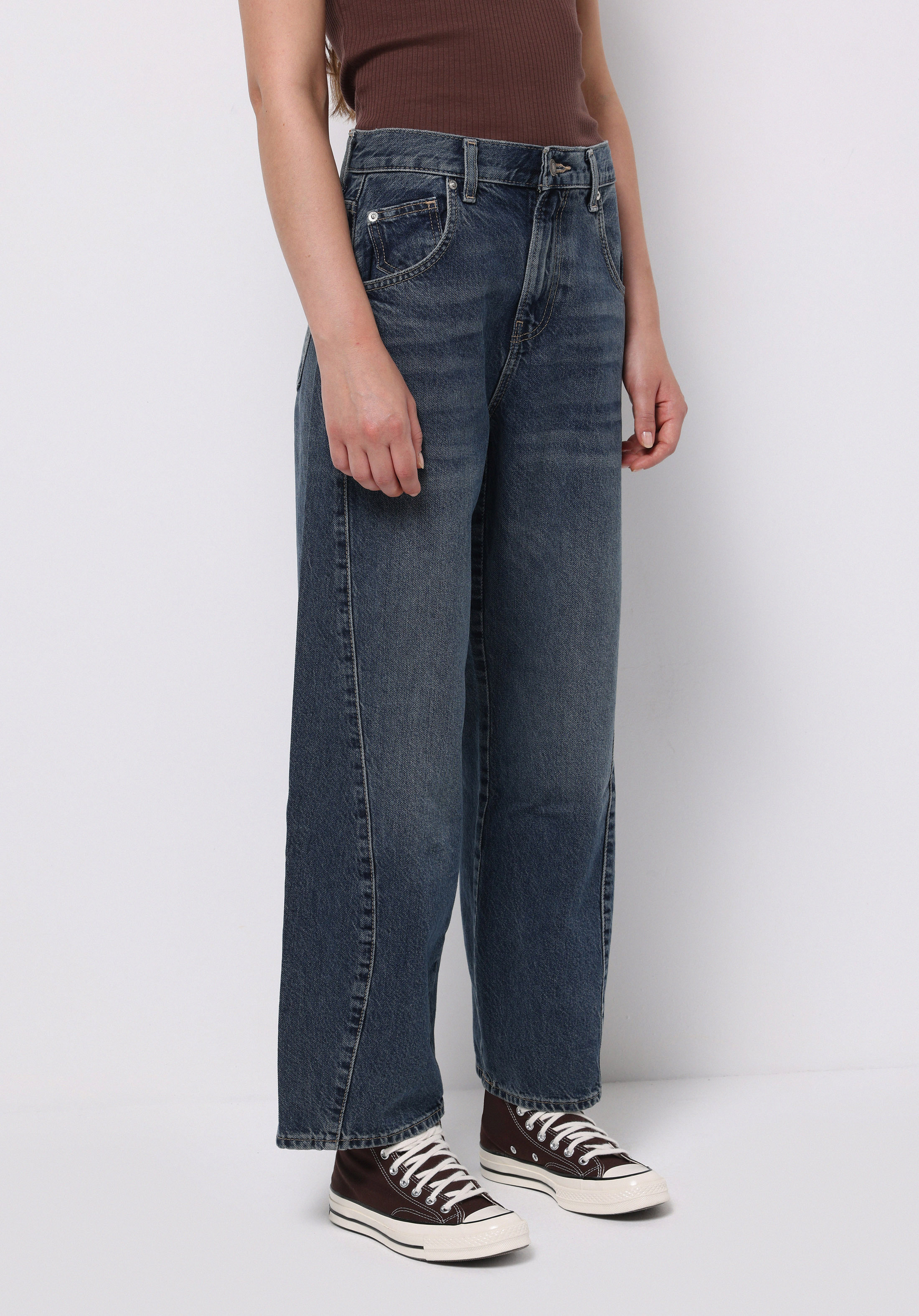 Loose Fit Yüksel Bel Daralan Paça Kadın İndigo Jean Pantolon