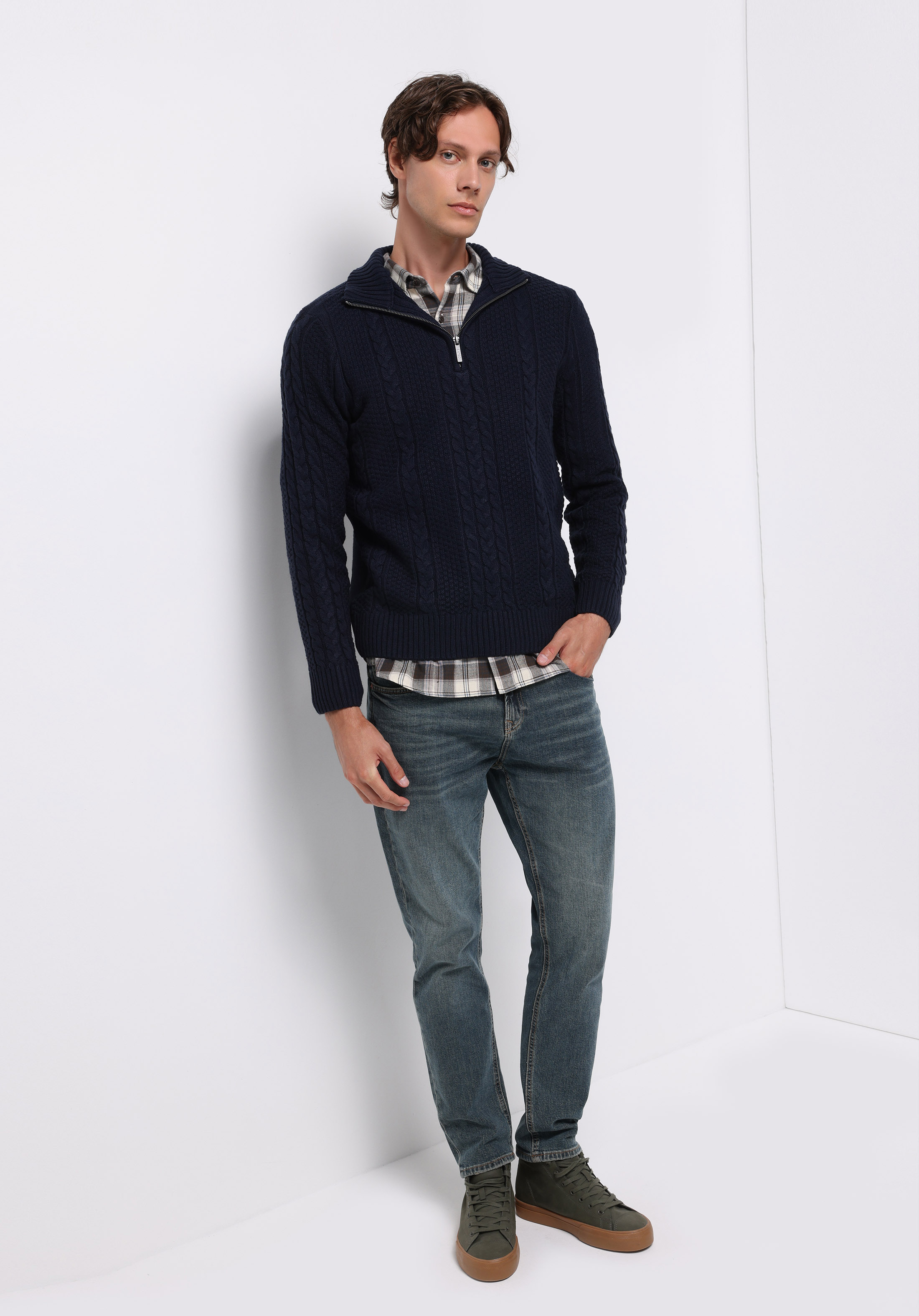 Regular Fit Dik Yaka Jakarlı Erkek Lacivert Kazak