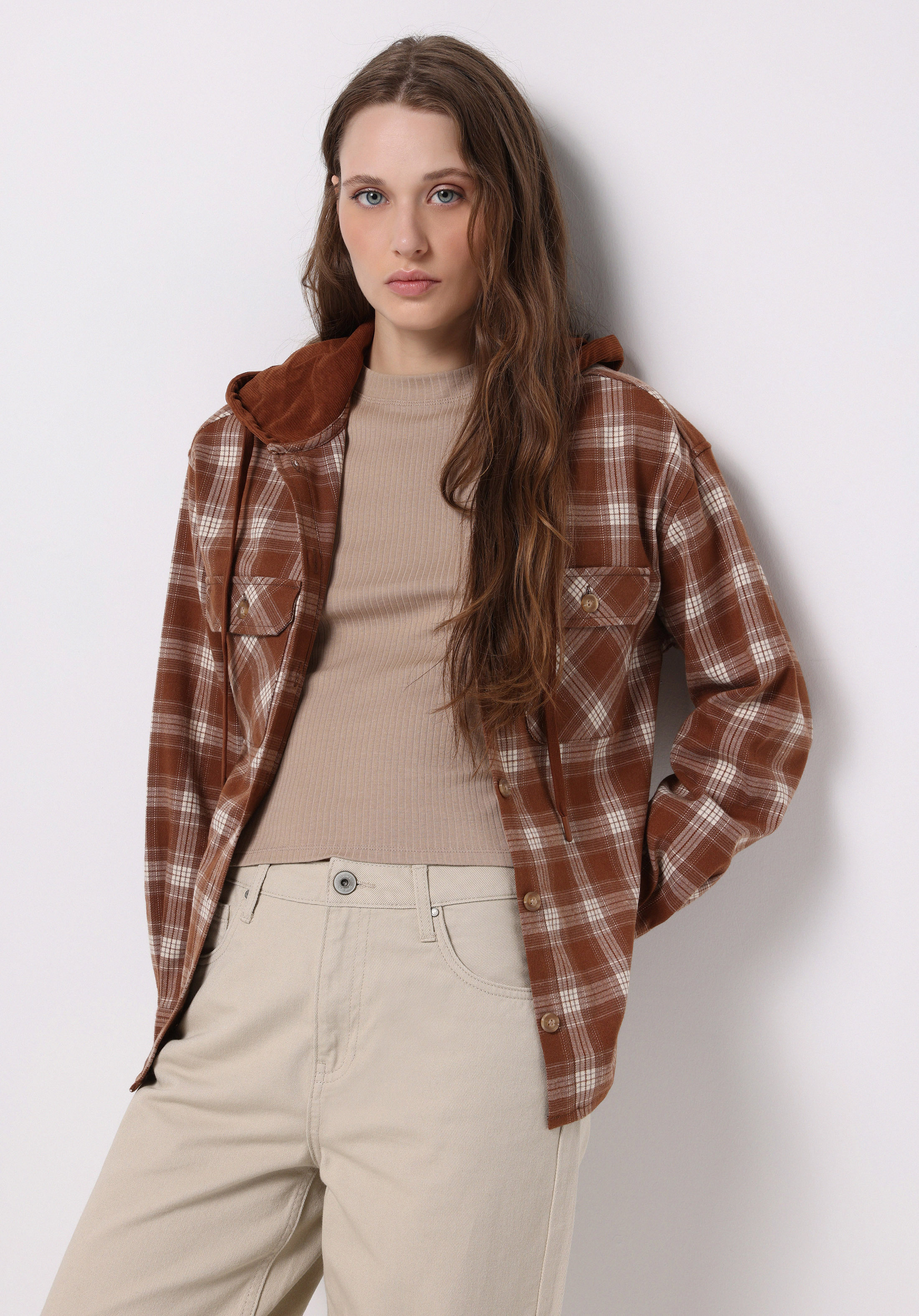Regular Fit Kapüşonlu Ekoseli Kadın Bej Uzun Kol Gömlek