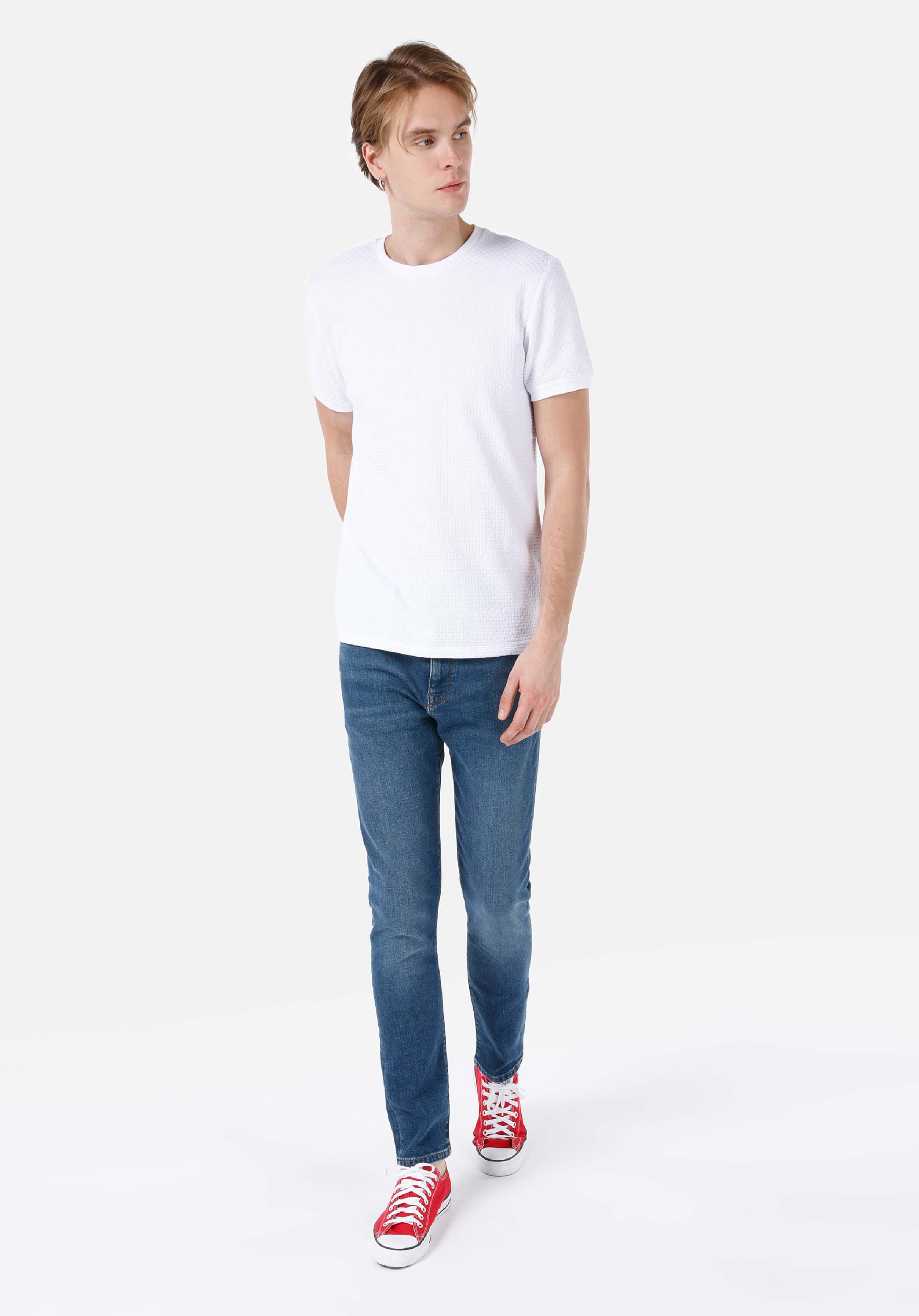 Regular Fit Yuvarlak Yaka Jakarlı Erkek Beyaz Kısa Kol Tişört