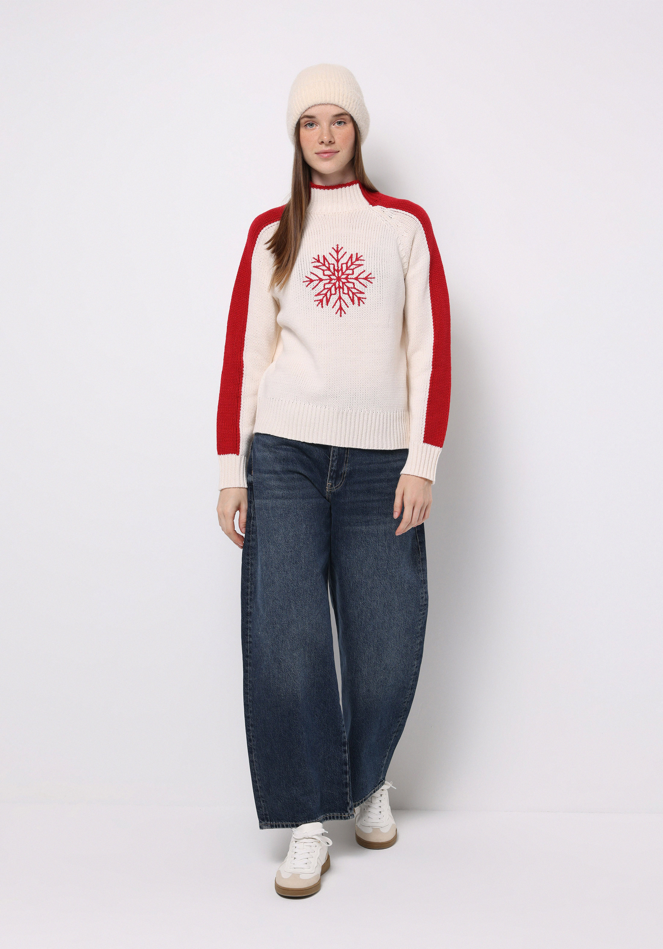 Regular Fit Dik Yaka Nakışlı Kadın Ekru Kazak