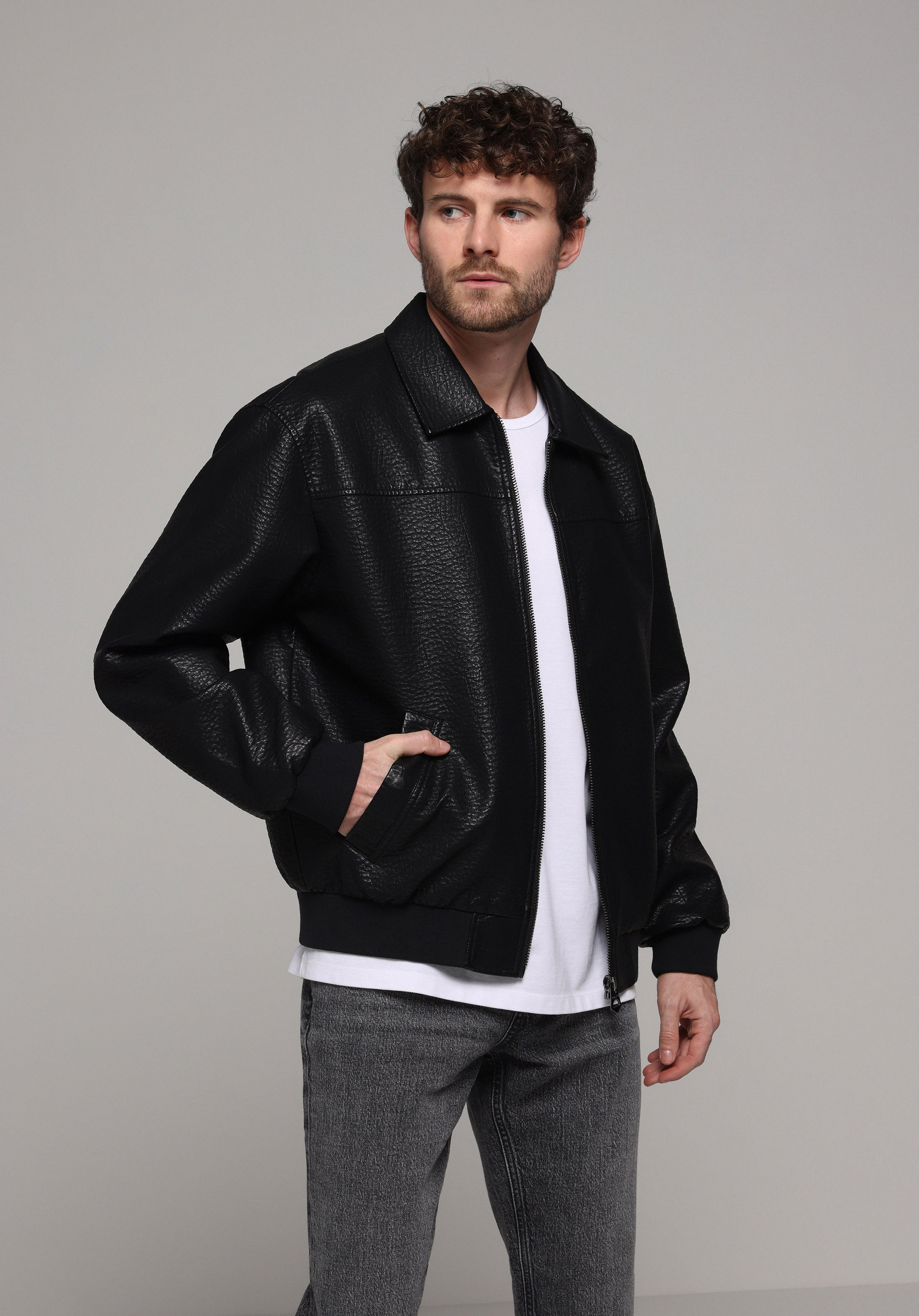 Regular Fit     Erkek Siyah Mont Pu