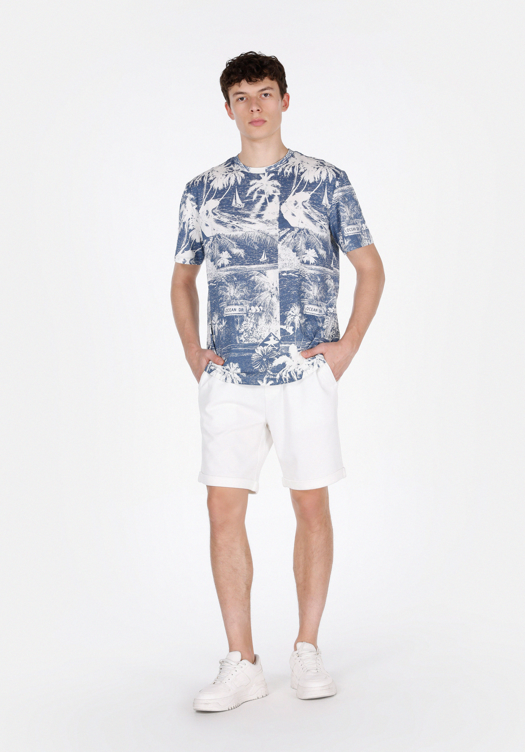 Regular Fit Orta Bel Düz Erkek Beyaz Şort