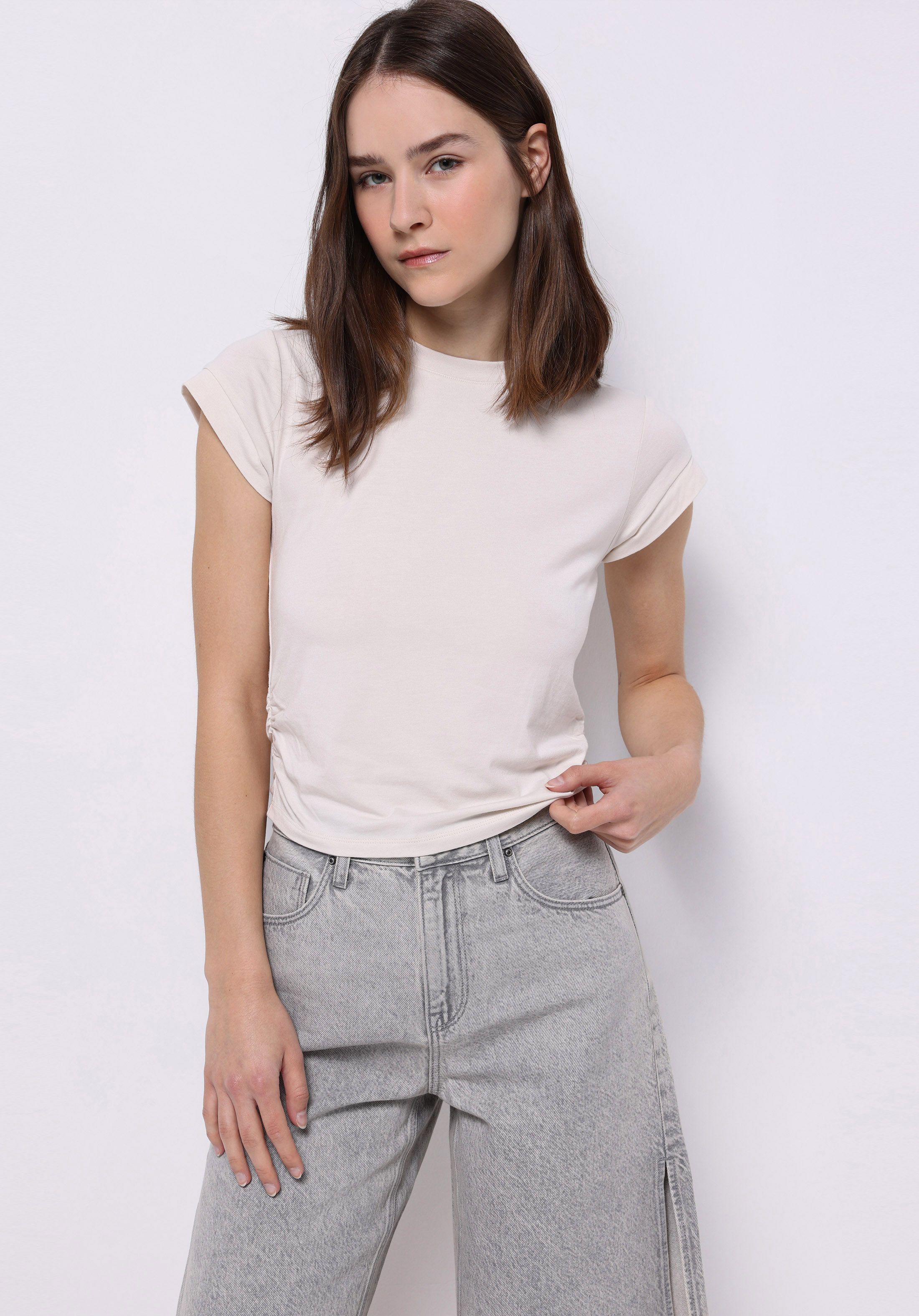 Slim Fit Yuvarlak Yaka Düz Kadın Ekru Kısa Kol Tişört