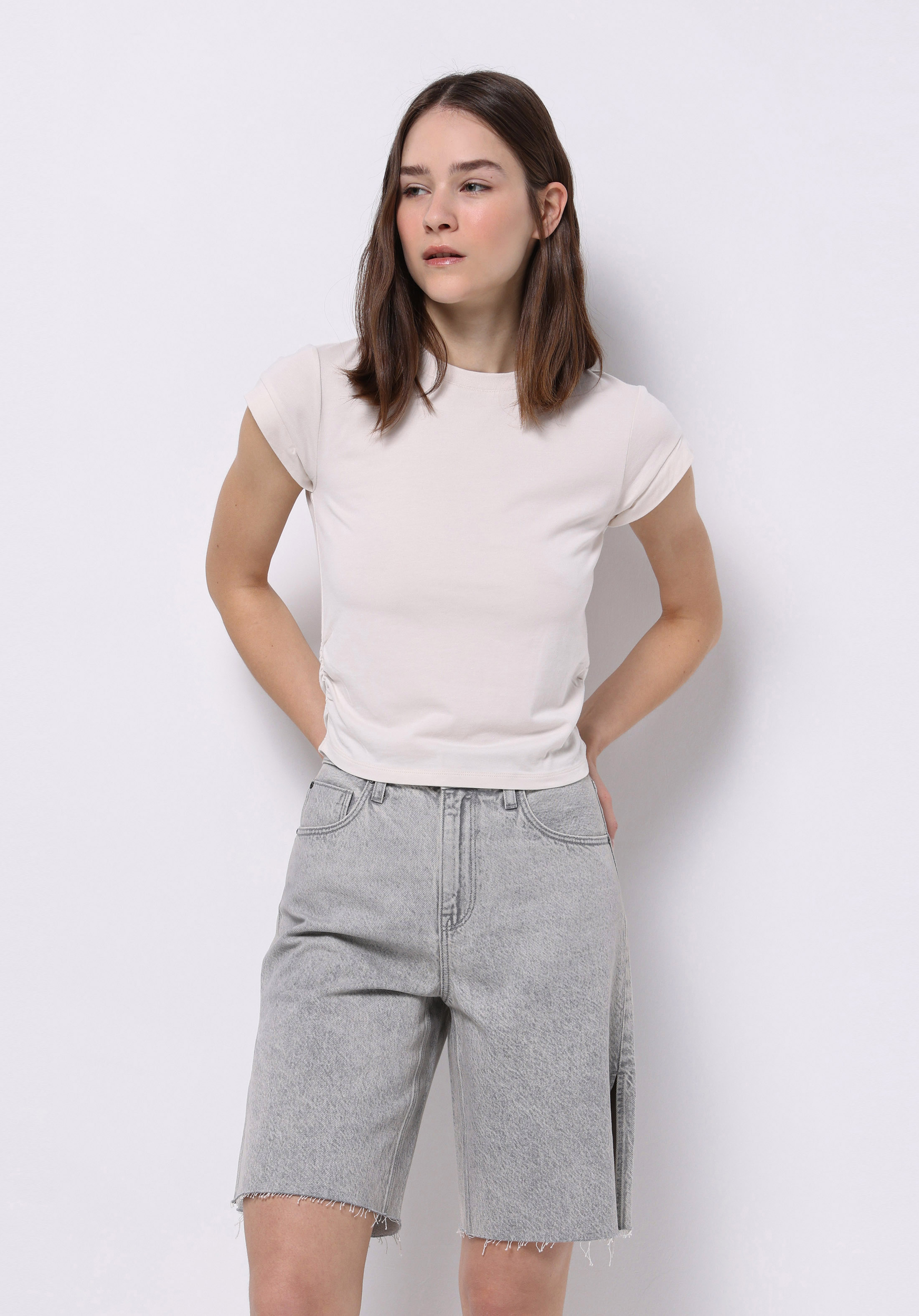 Slim Fit Yuvarlak Yaka Düz Kadın Ekru Kısa Kol Tişört