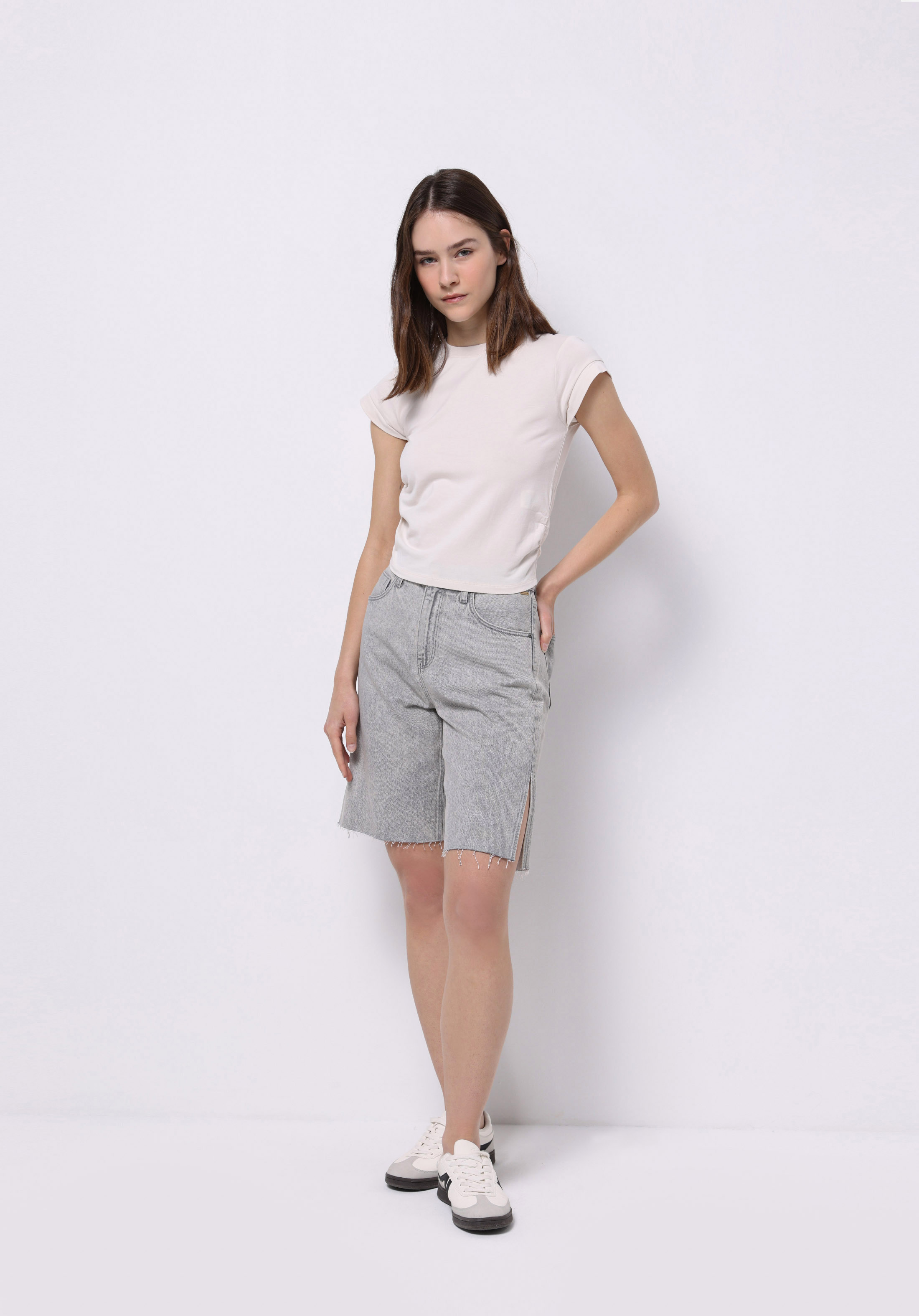 Slim Fit Yuvarlak Yaka Düz Kadın Ekru Kısa Kol Tişört