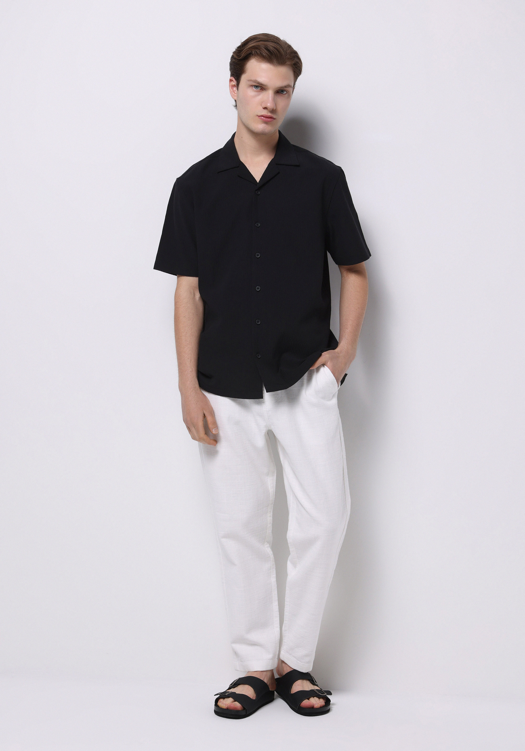 Regular Fit Shirt Neck Jakarlı Erkek Siyah Kısa Kol Gömlek