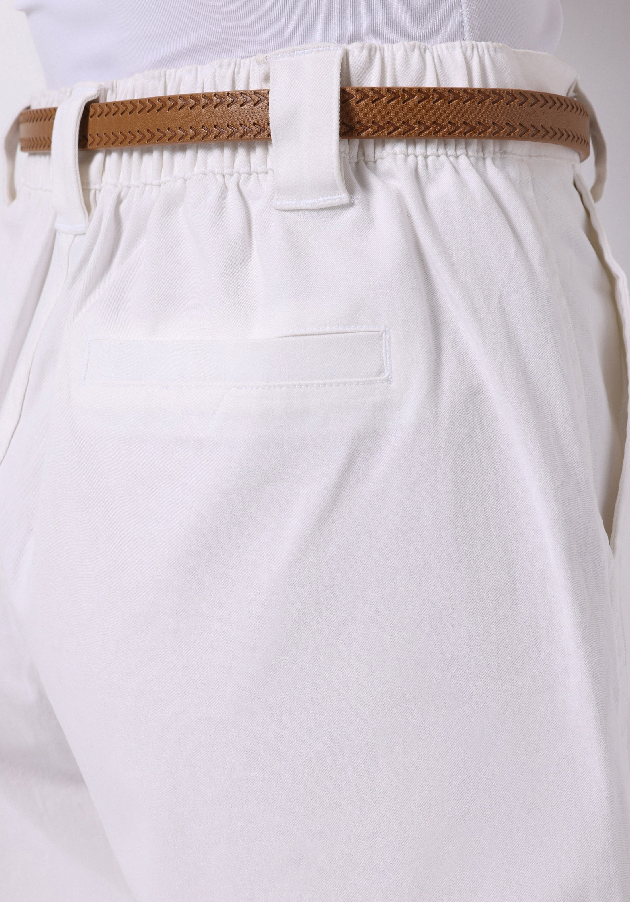 Regular Fit Yüksel Bel Düz Kadın Beyaz Şort