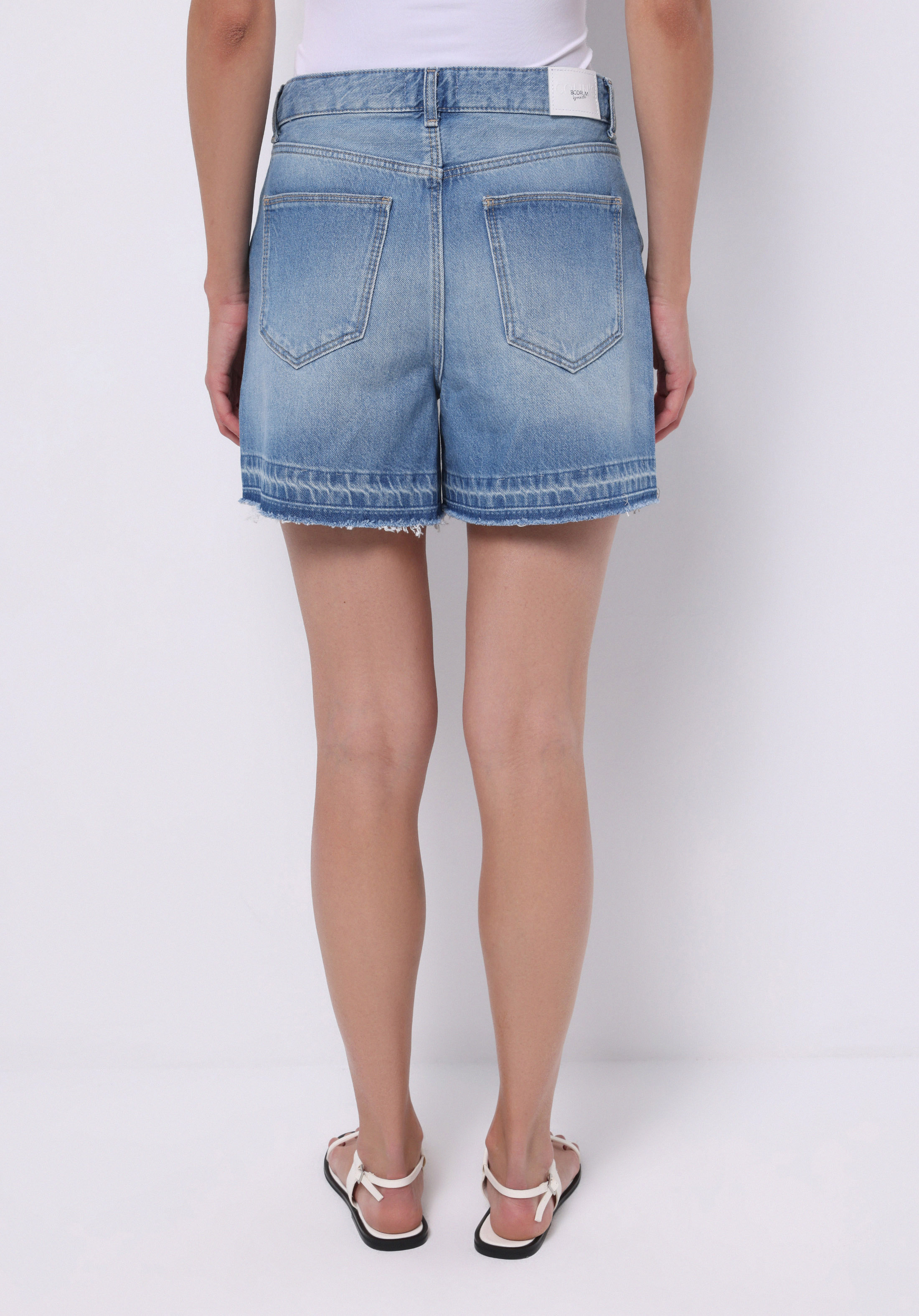 Mom Fit Yüksel Bel Düz Kadın Mid İndigo Denim Jean Şort