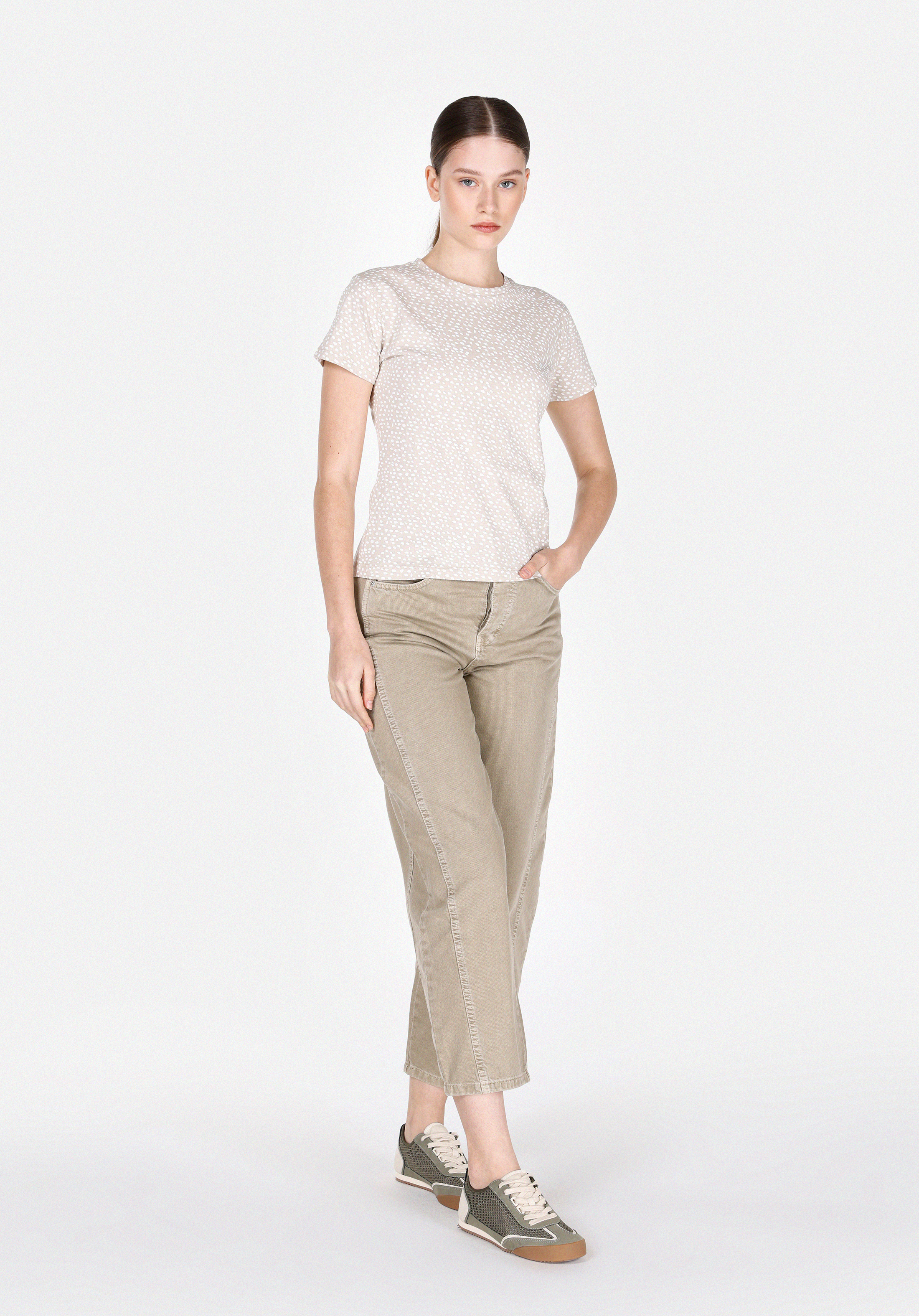 Slim Fit Yuvarlak Yaka Baskılı Kadın Bej Kısa Kol Tişört