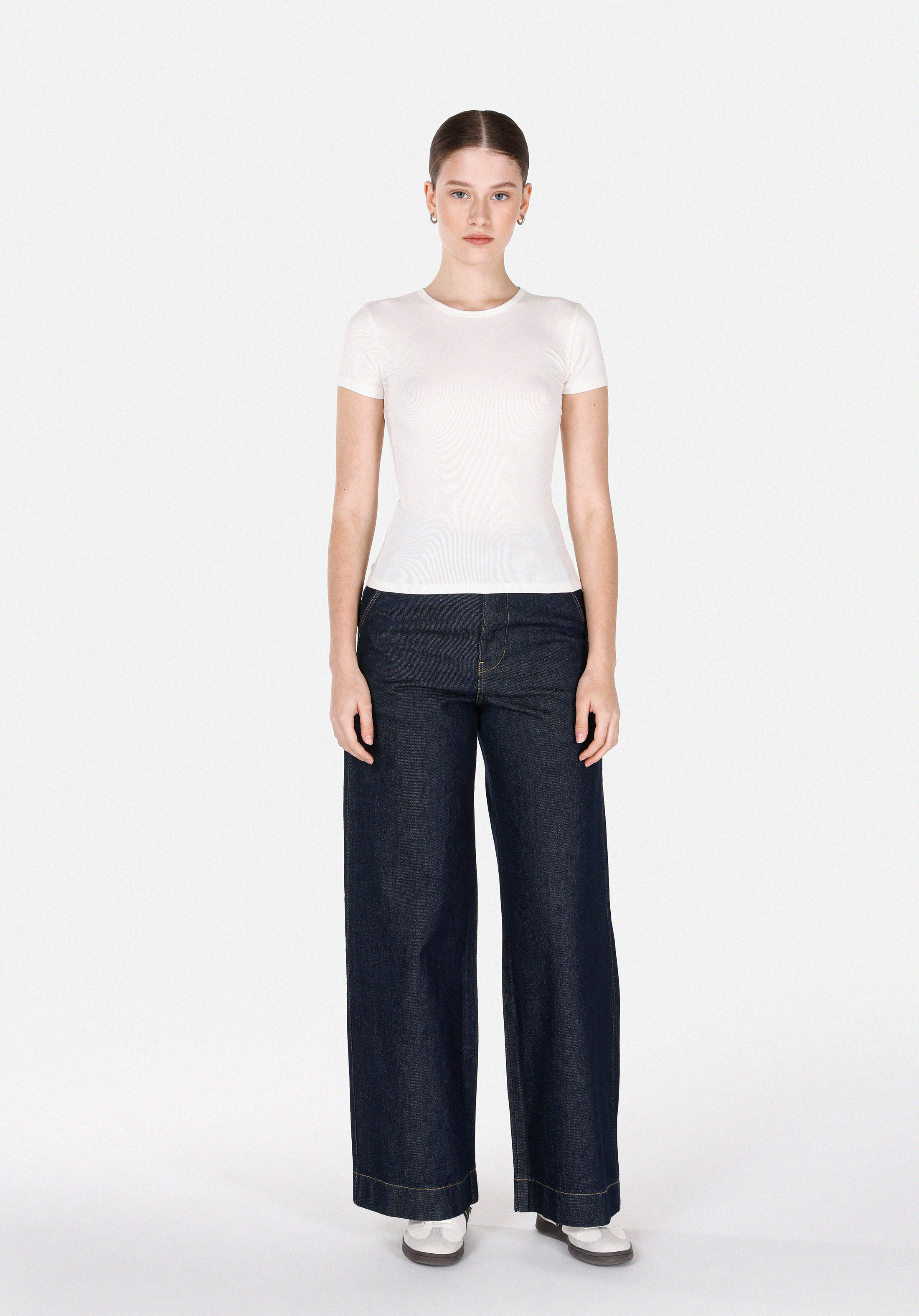 Slim Fit Yuvarlak Yaka Düz Kadın Ekru Kısa Kol Tişört