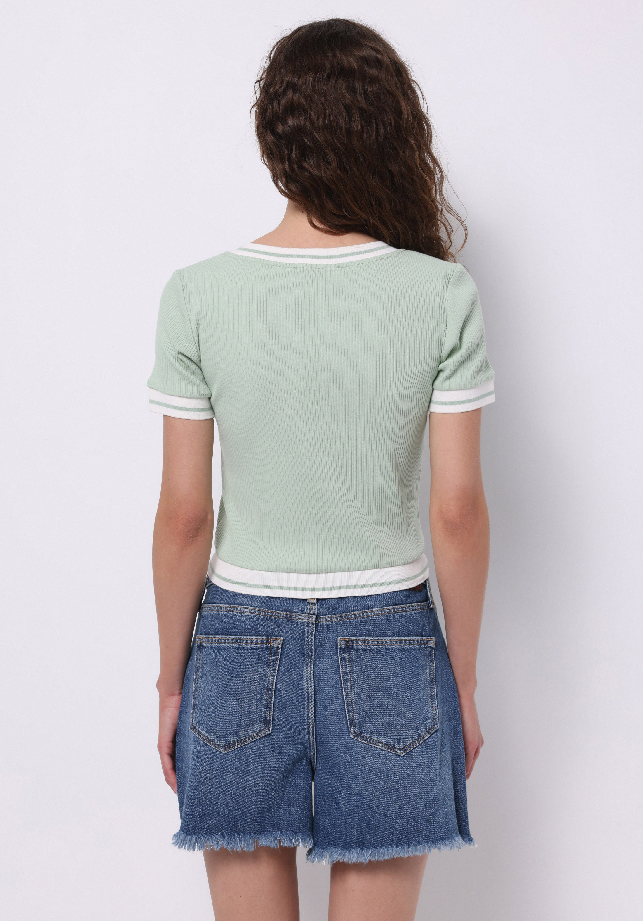 Slim Fit V Yaka Düz Kadın Yeşil Kısa Kol Tişört