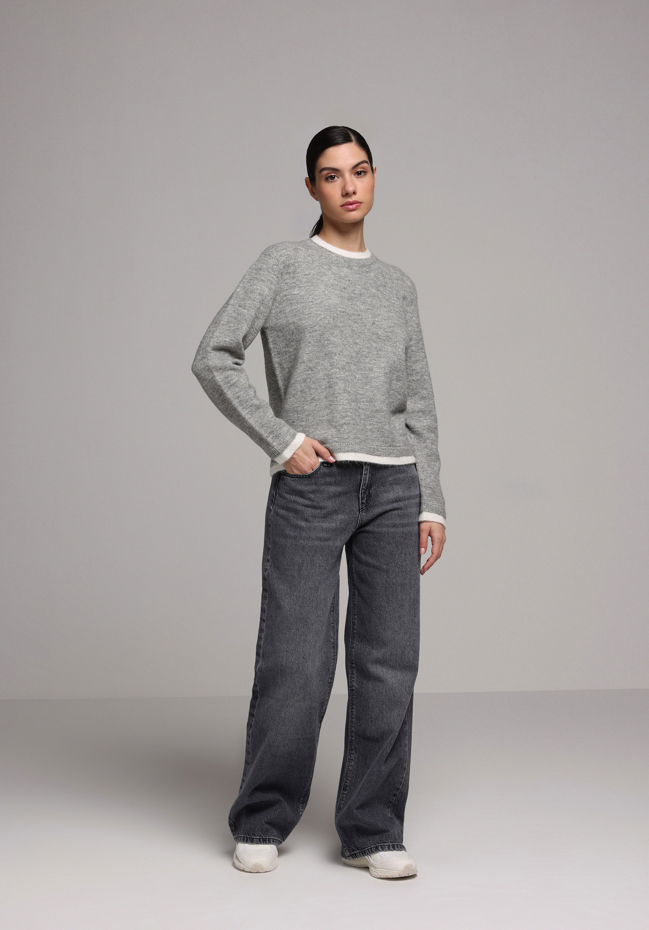 Regular Fit Yuvarlak Yaka Düz Kadın Gri Kazak