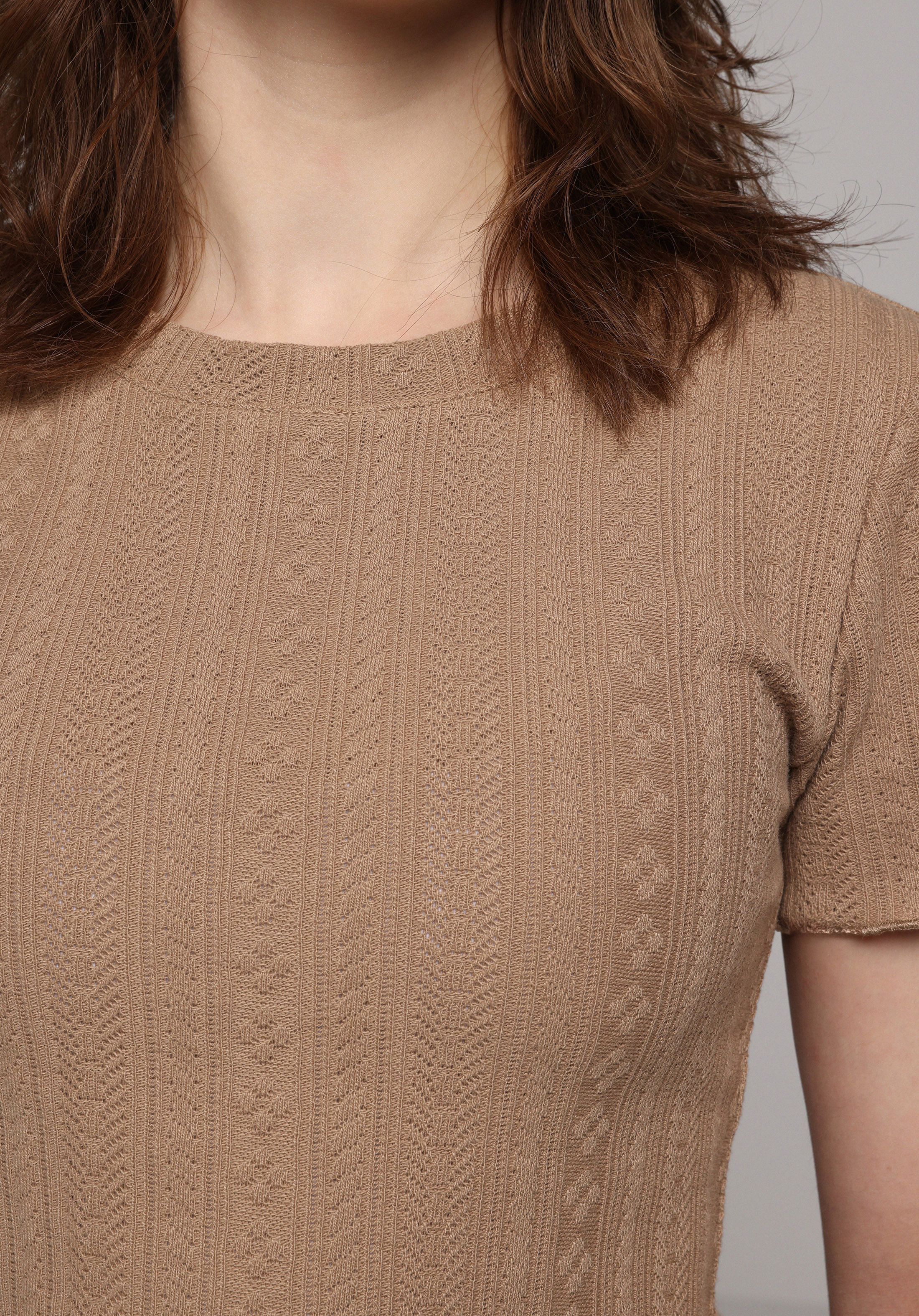 Slim Fit Yuvarlak Yaka Jakarlı Kadın Kahverengi Kısa Kol Tişört