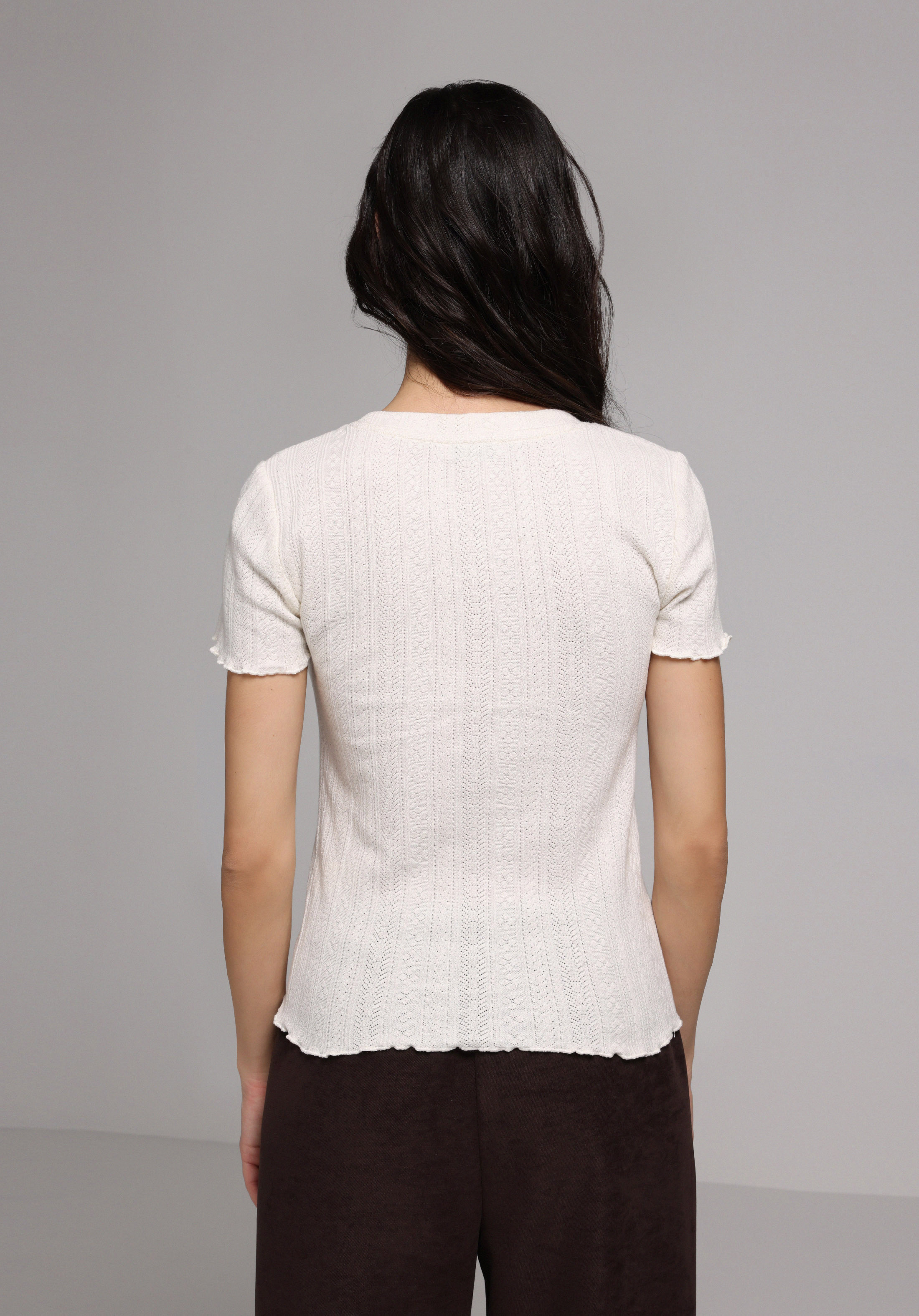 Slim Fit Yuvarlak Yaka Jakarlı Kadın Ekru Kısa Kol Tişört