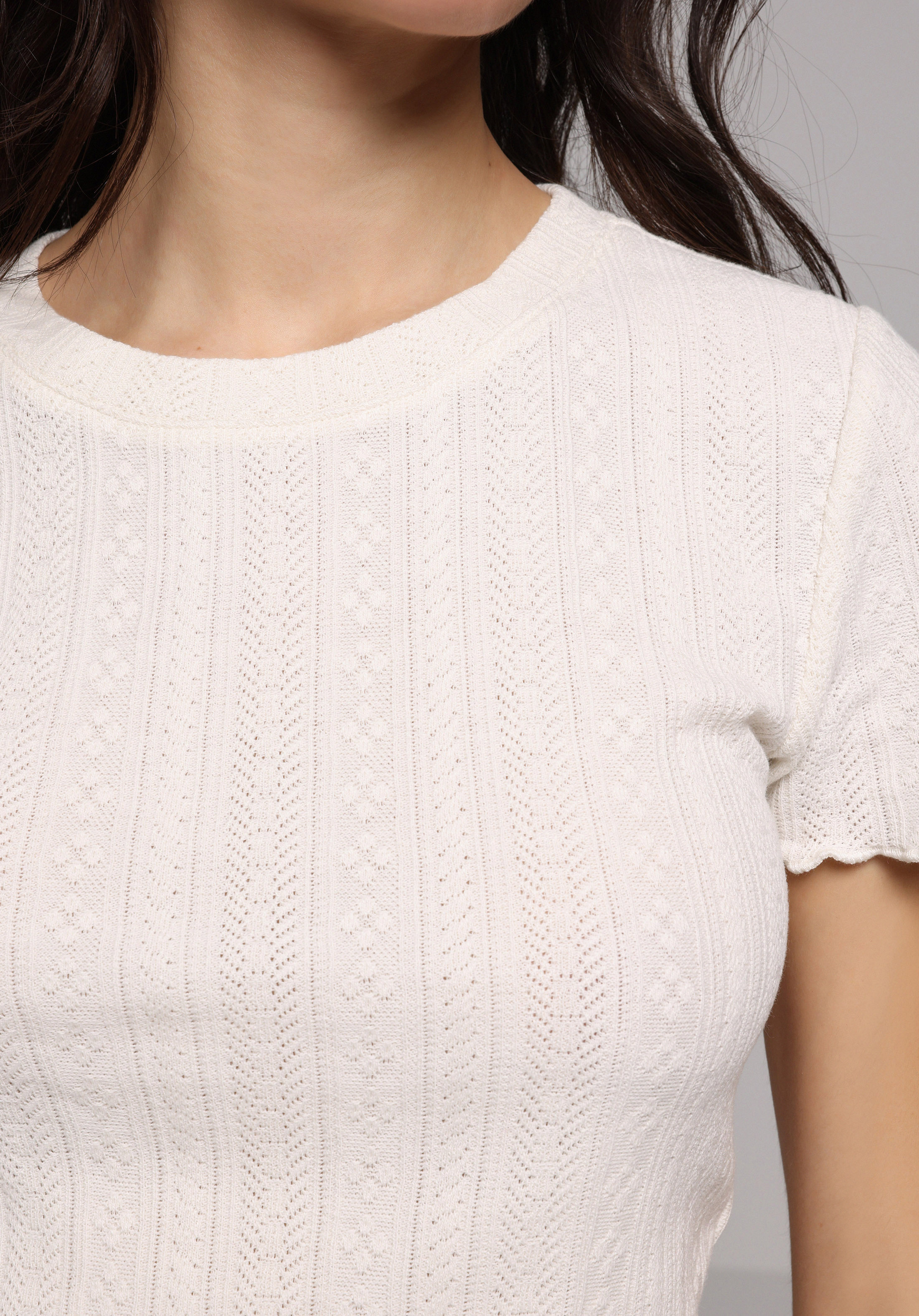 Slim Fit Yuvarlak Yaka Jakarlı Kadın Ekru Kısa Kol Tişört
