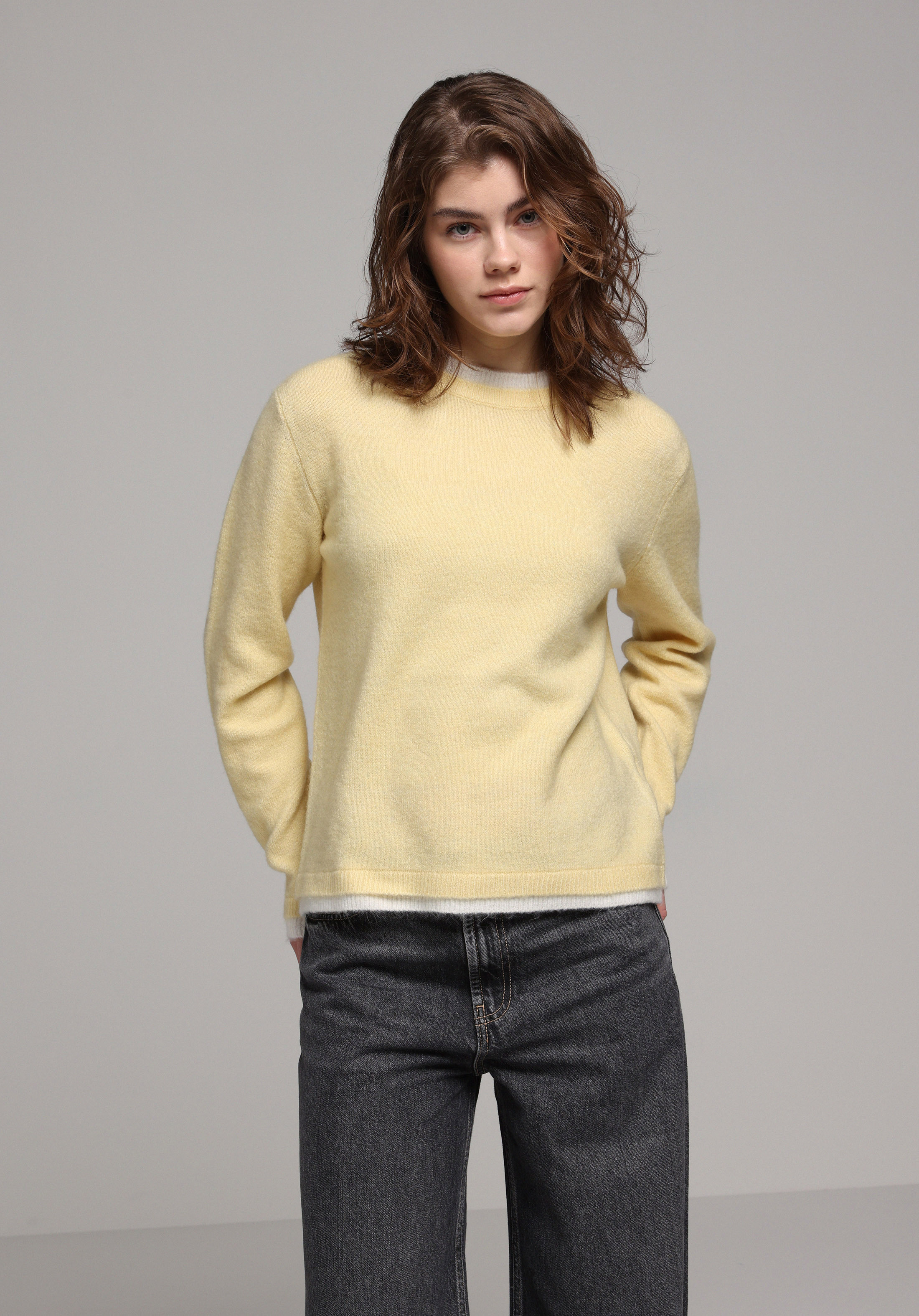 Regular Fit Yuvarlak Yaka Düz Kadın Sari Kazak