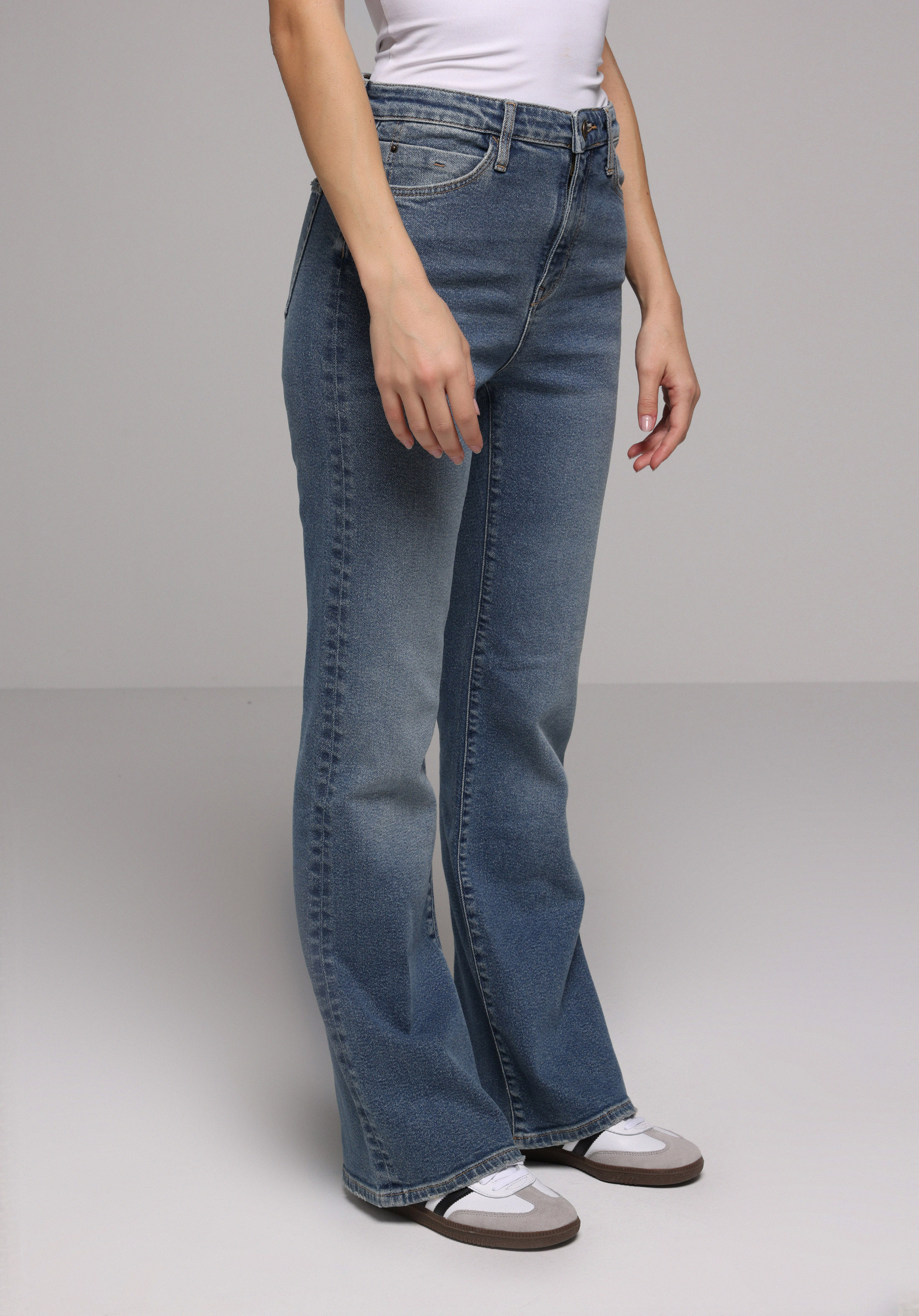 Regular Fit   Kadın Açik İndigo Jean Pantolon