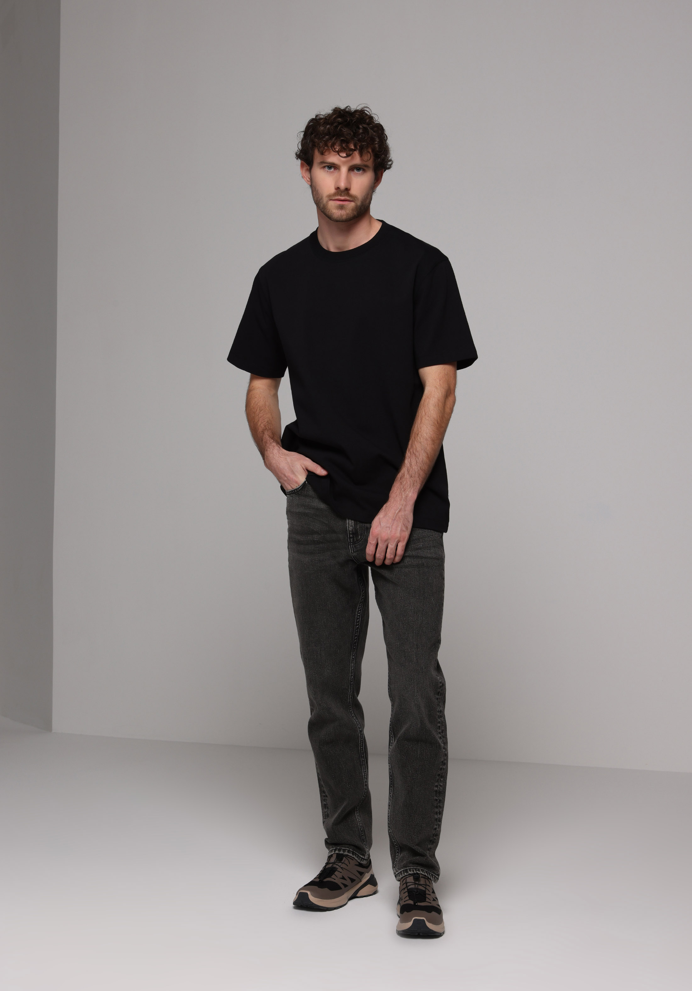 Comfort Fit Yuvarlak Yaka Düz Erkek Siyah Kısa Kol Tişört