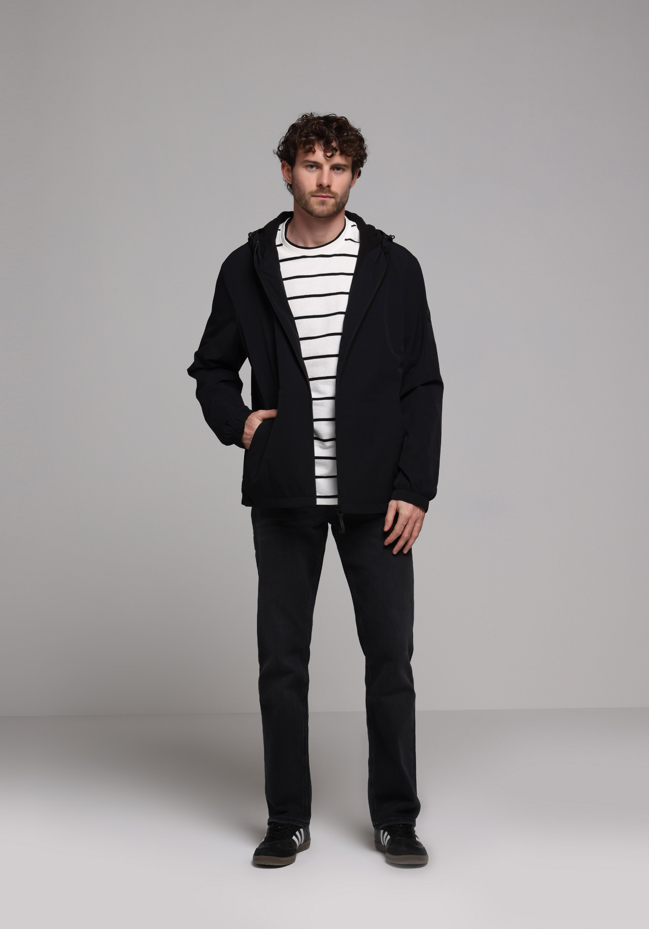 Regular Fit     Erkek Siyah Yağmurluk