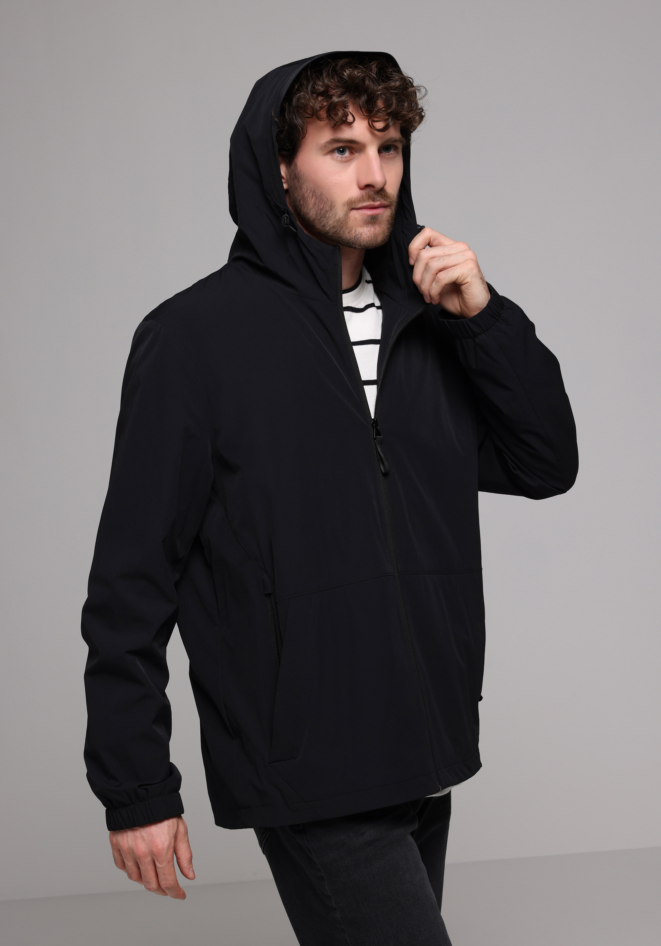 Regular Fit     Erkek Siyah Yağmurluk