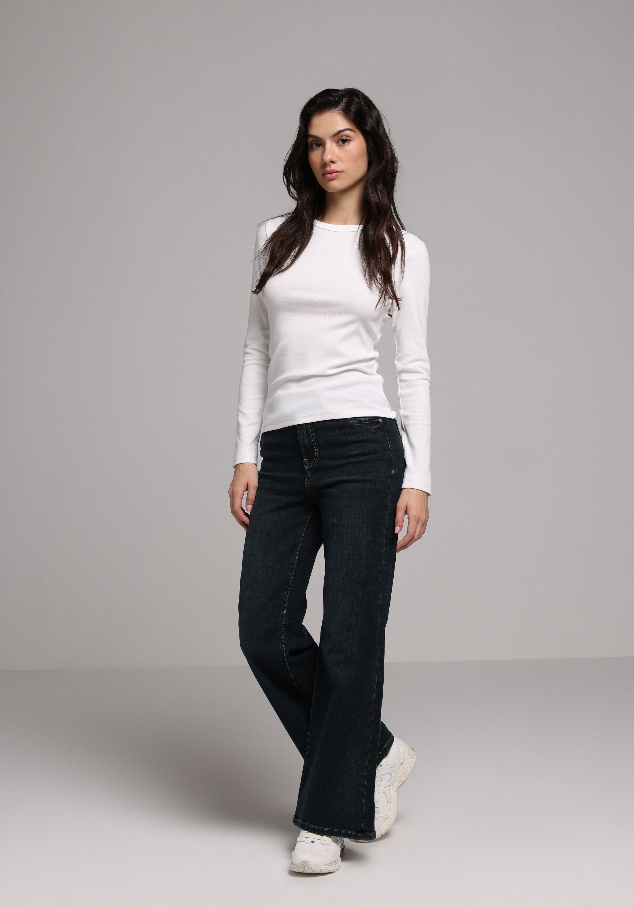 Slim Fit Yuvarlak Yaka Düz Kadın Beyaz Uzun Kol Tişört