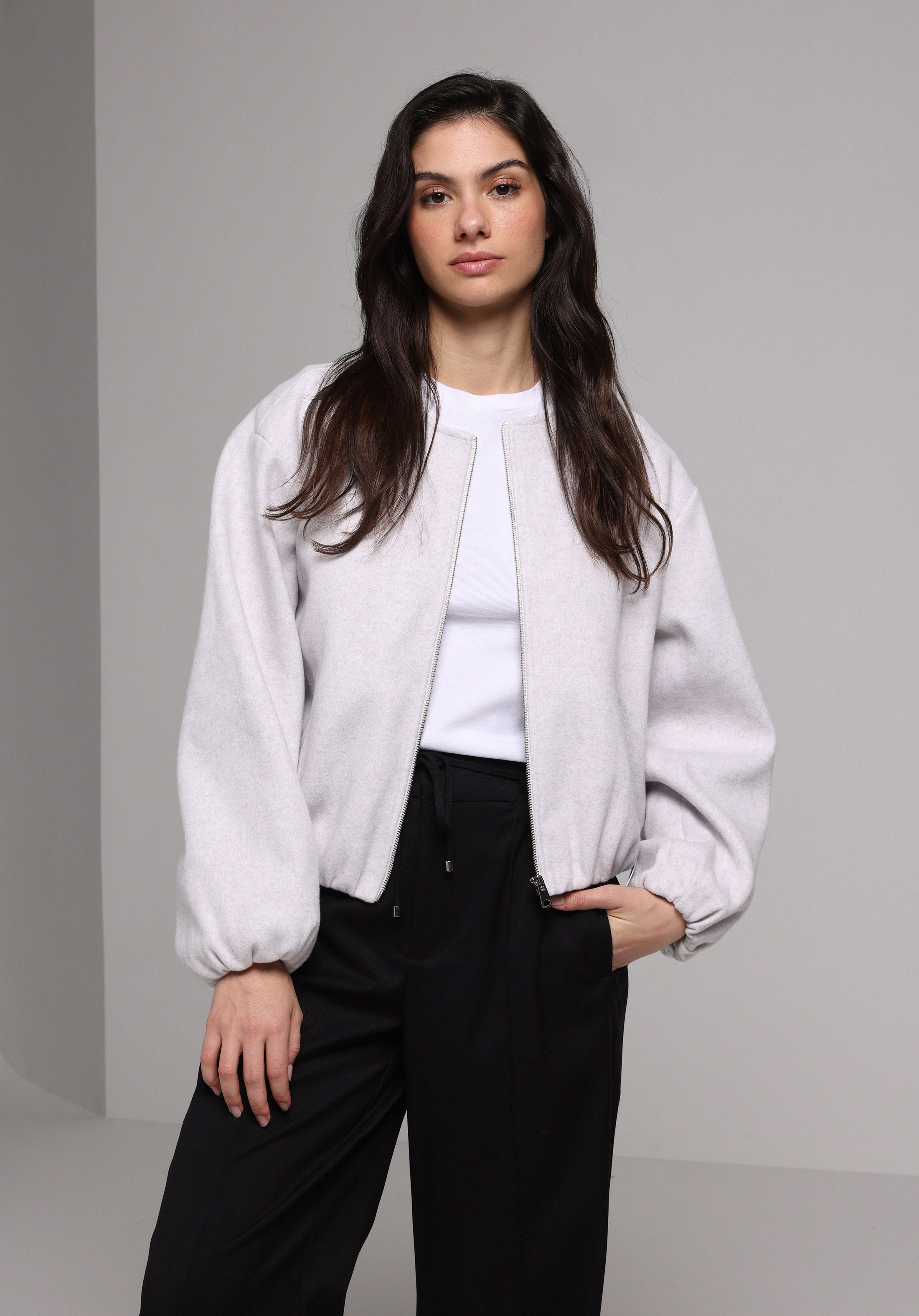 Regular Fit Yuvarlak Yaka Fermuarlı Astarlı  Kadın Ekru Ceket