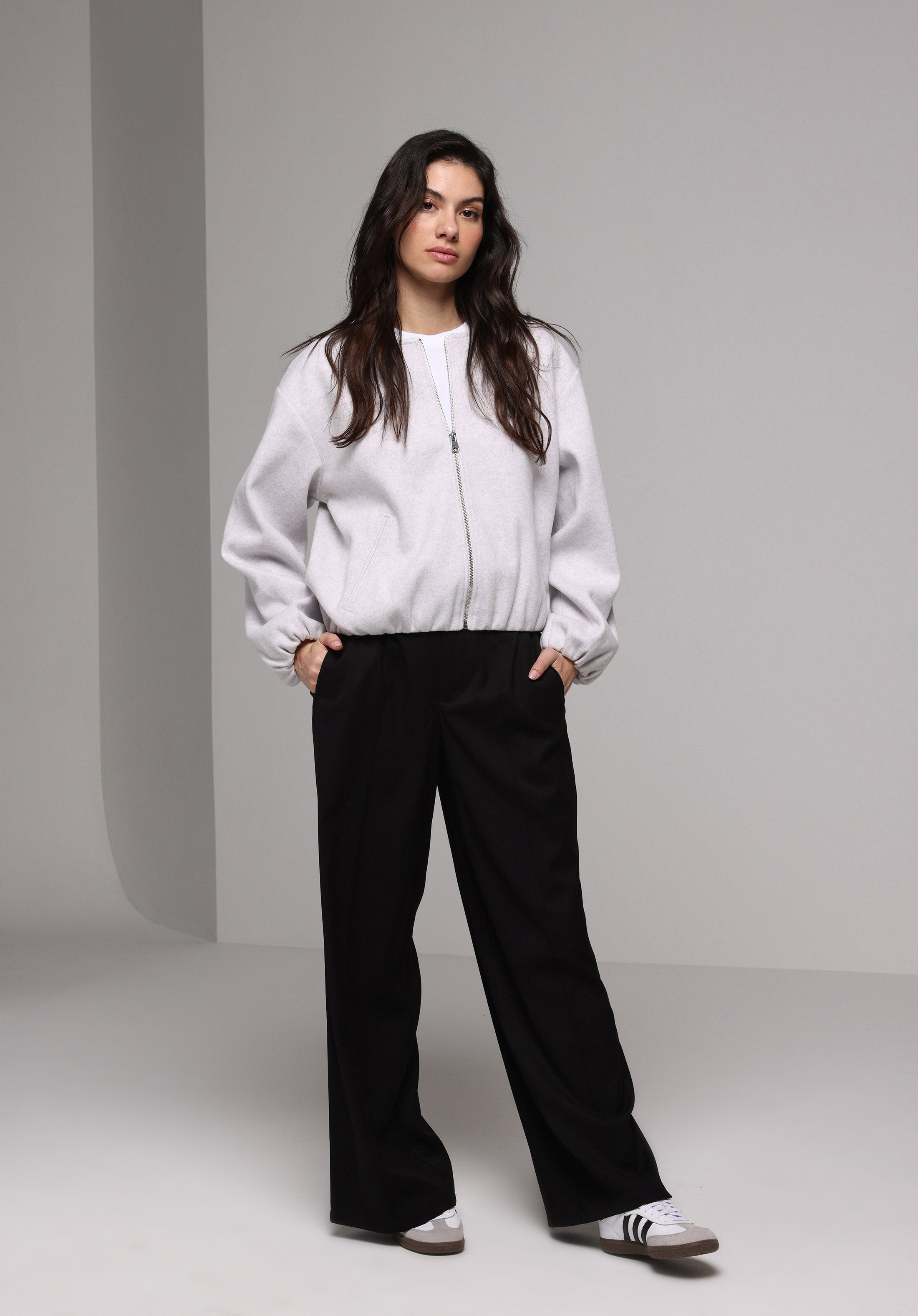 Regular Fit Yuvarlak Yaka Fermuarlı Astarlı  Kadın Ekru Ceket