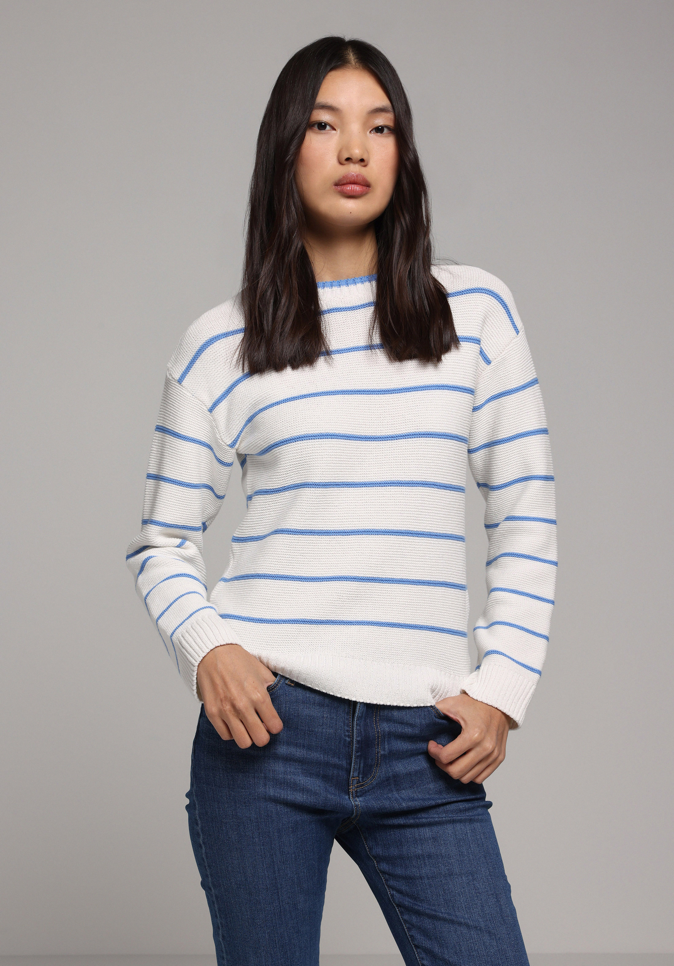 Slim Fit Yuvarlak Yaka Çizgili Kadın Ekru Kazak