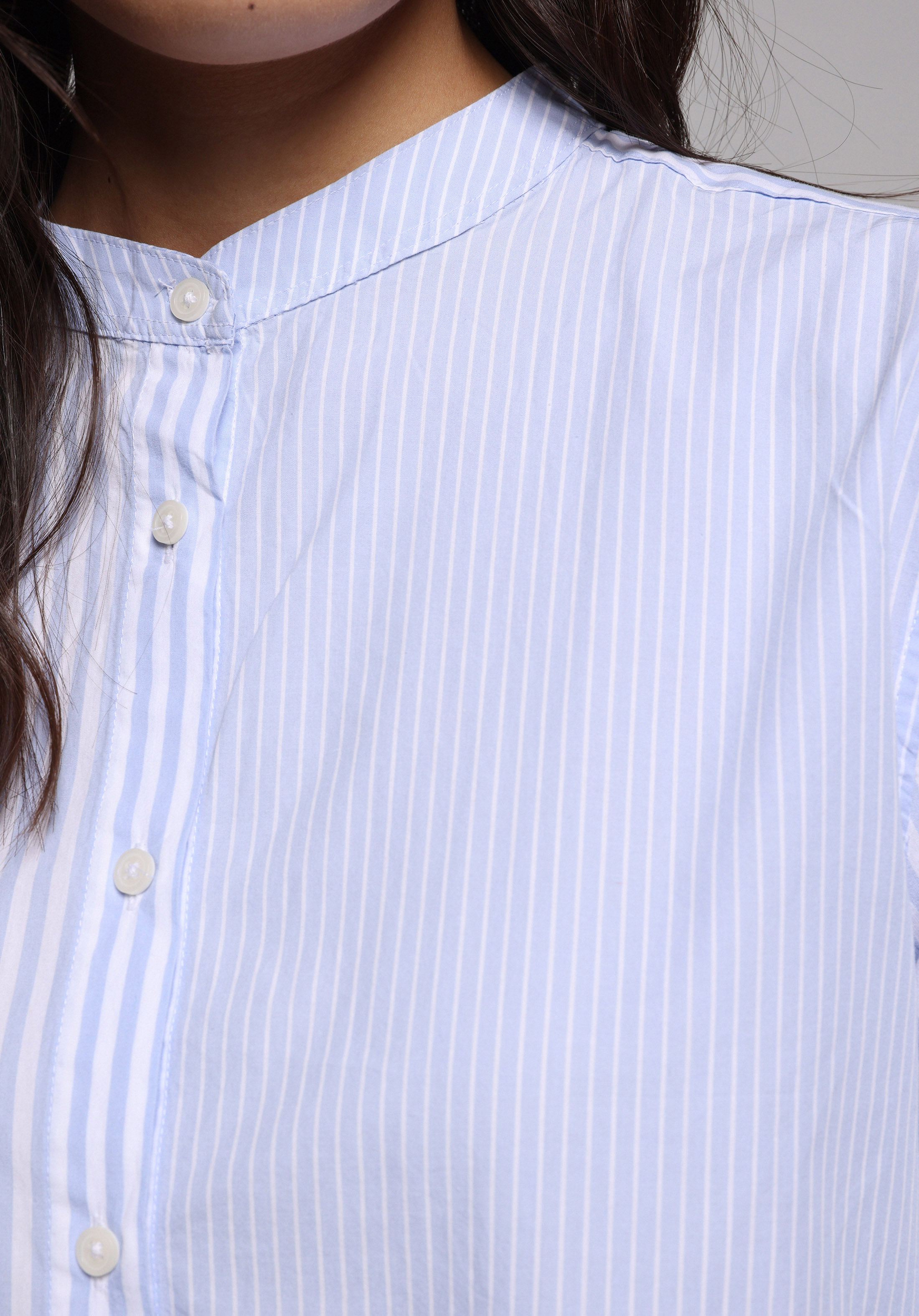 Fashion Fit Hakim Yaka Çizgili Kadın Mavi Uzun Kol Gömlek