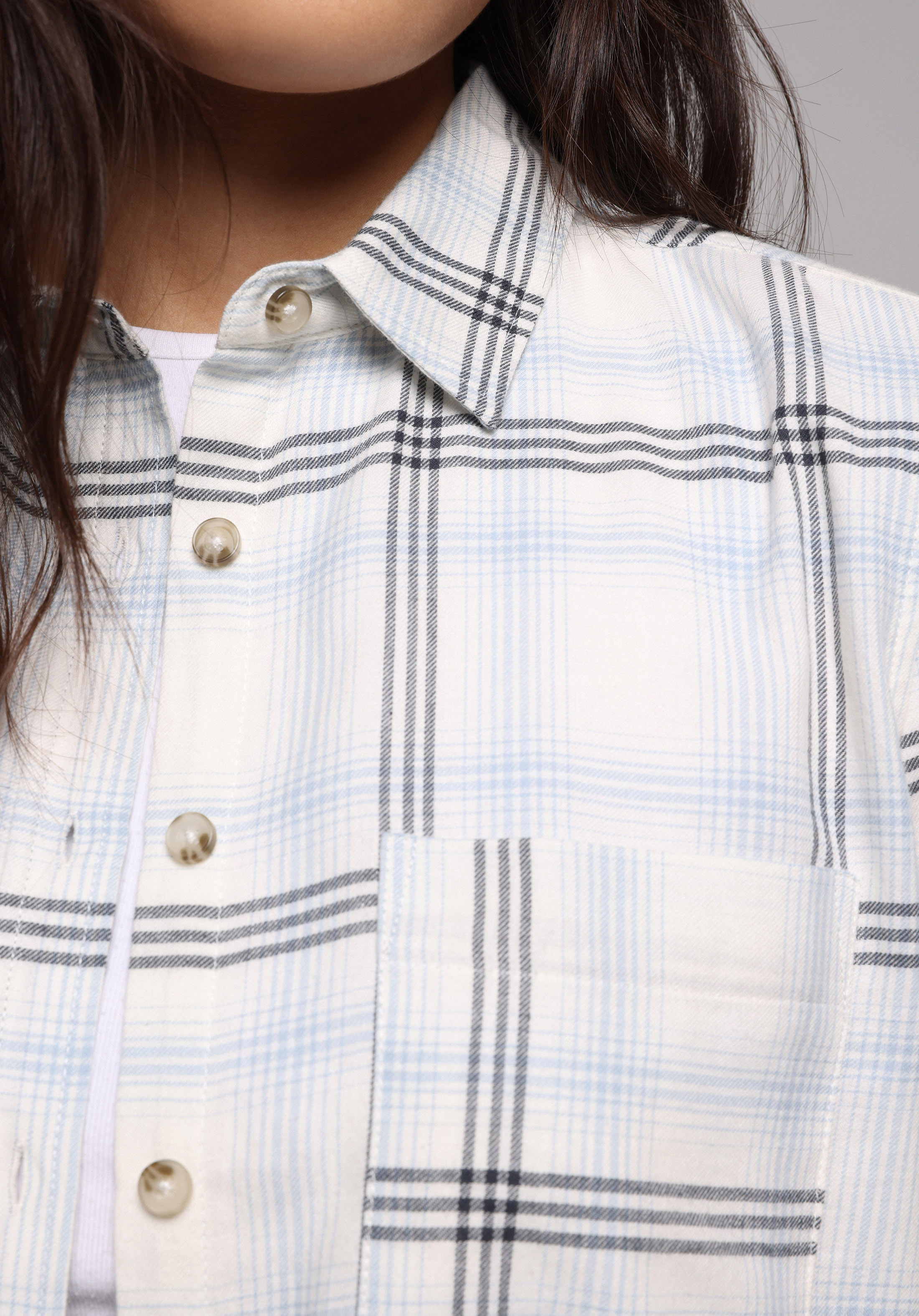 Regular Fit Shirt Neck Ekoseli Kadın Beyaz Uzun Kol Gömlek