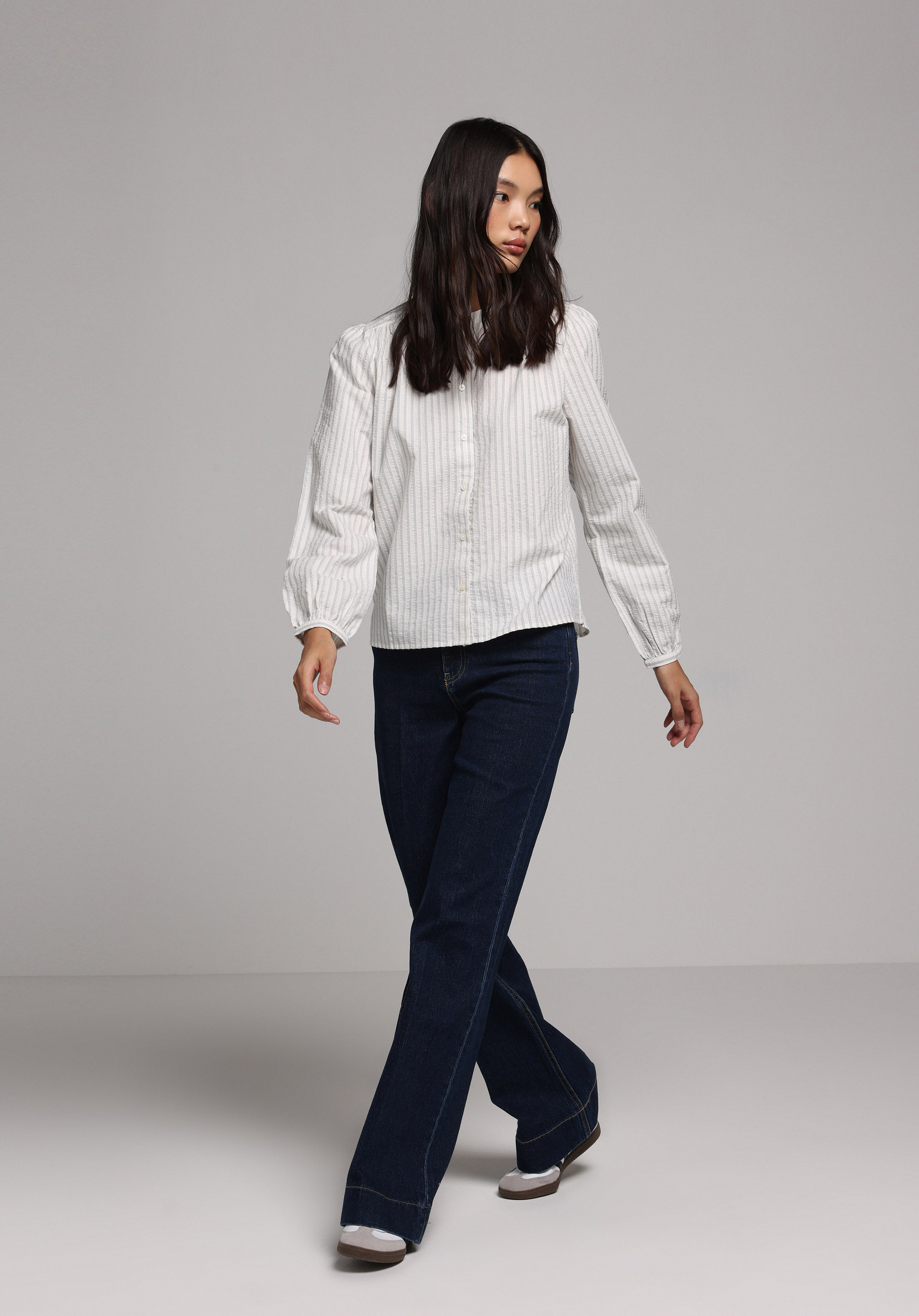 Fashion Fit Hakim Yaka Çizgili Kadın Beyaz Uzun Kol Gömlek