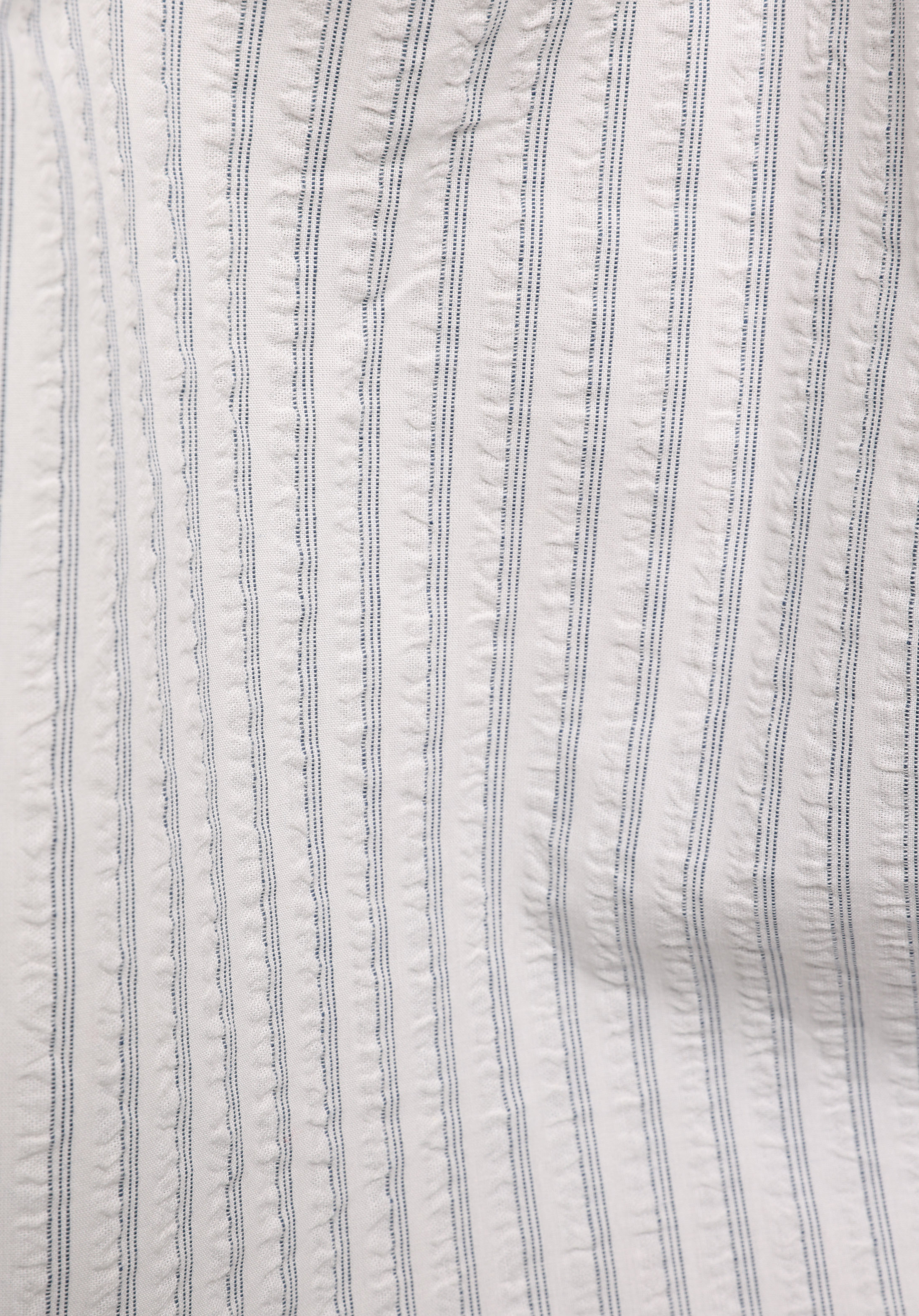 Fashion Fit Hakim Yaka Çizgili Kadın Beyaz Uzun Kol Gömlek