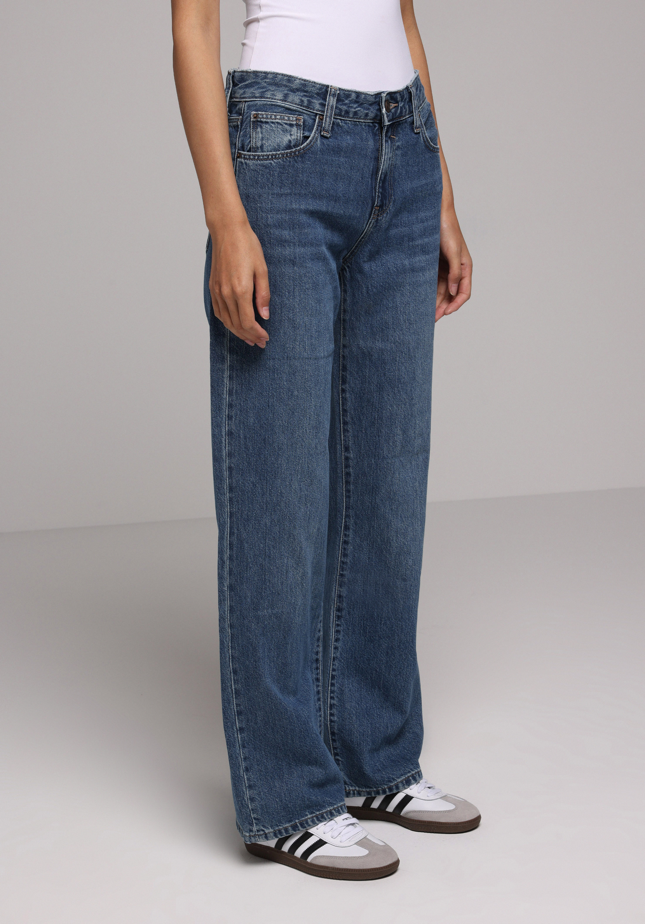 Straight Fit Orta Bel Düz Paça Kadın İndigo Jean Pantolon