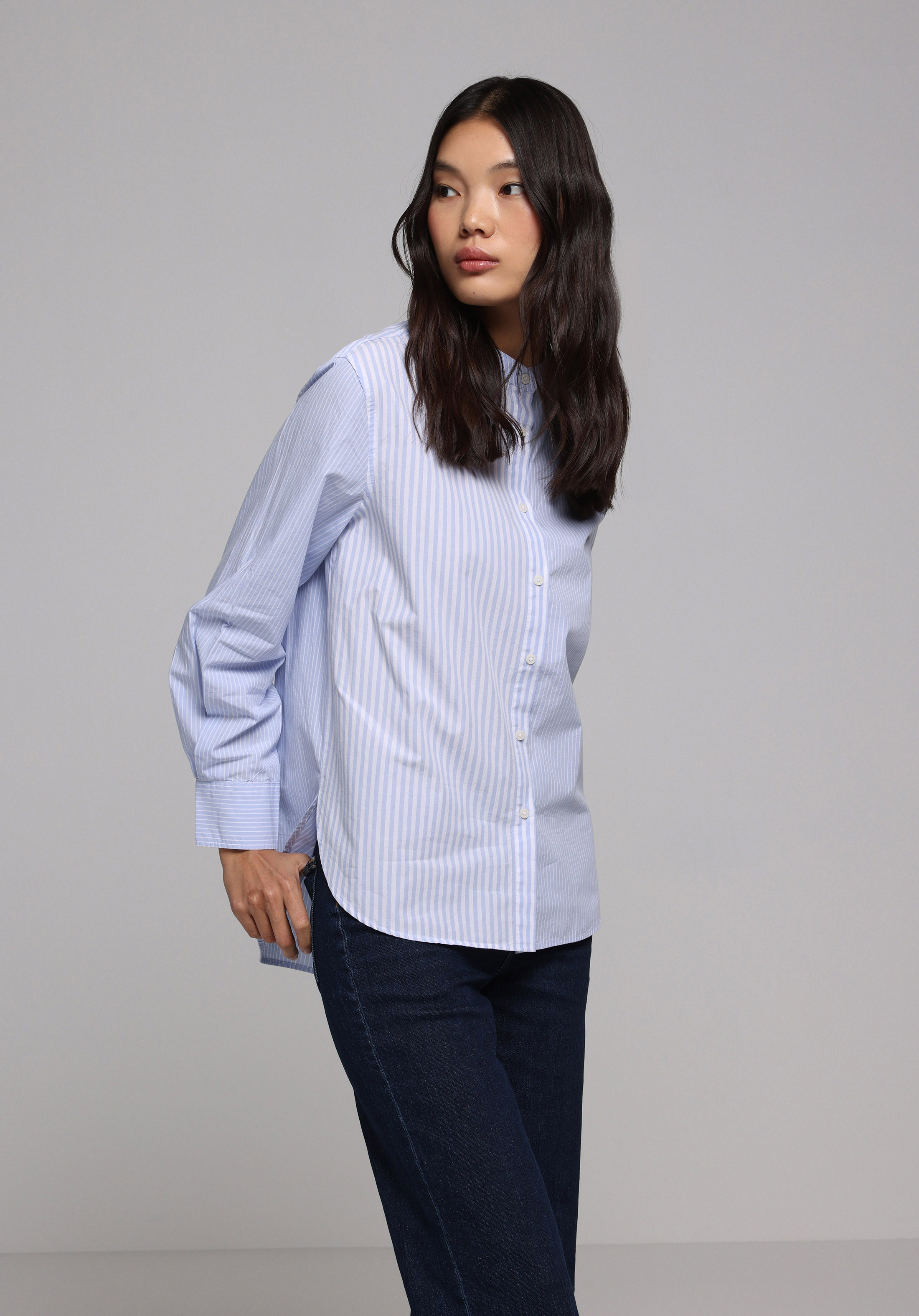 Fashion Fit Hakim Yaka Çizgili Kadın Mavi Uzun Kol Gömlek