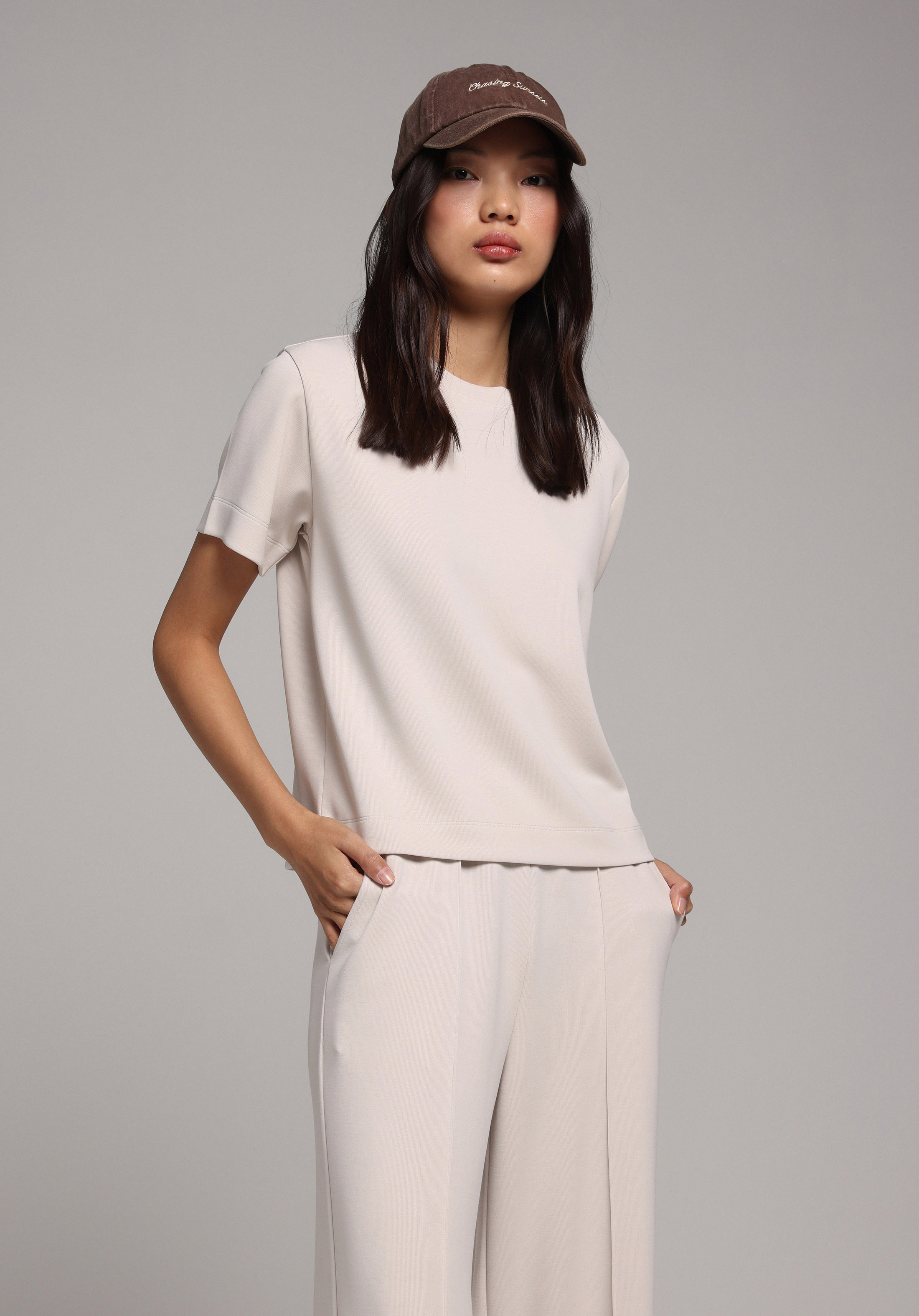 Regular Fit Yuvarlak Yaka  Kadın Taş Kısa Kol Tişört