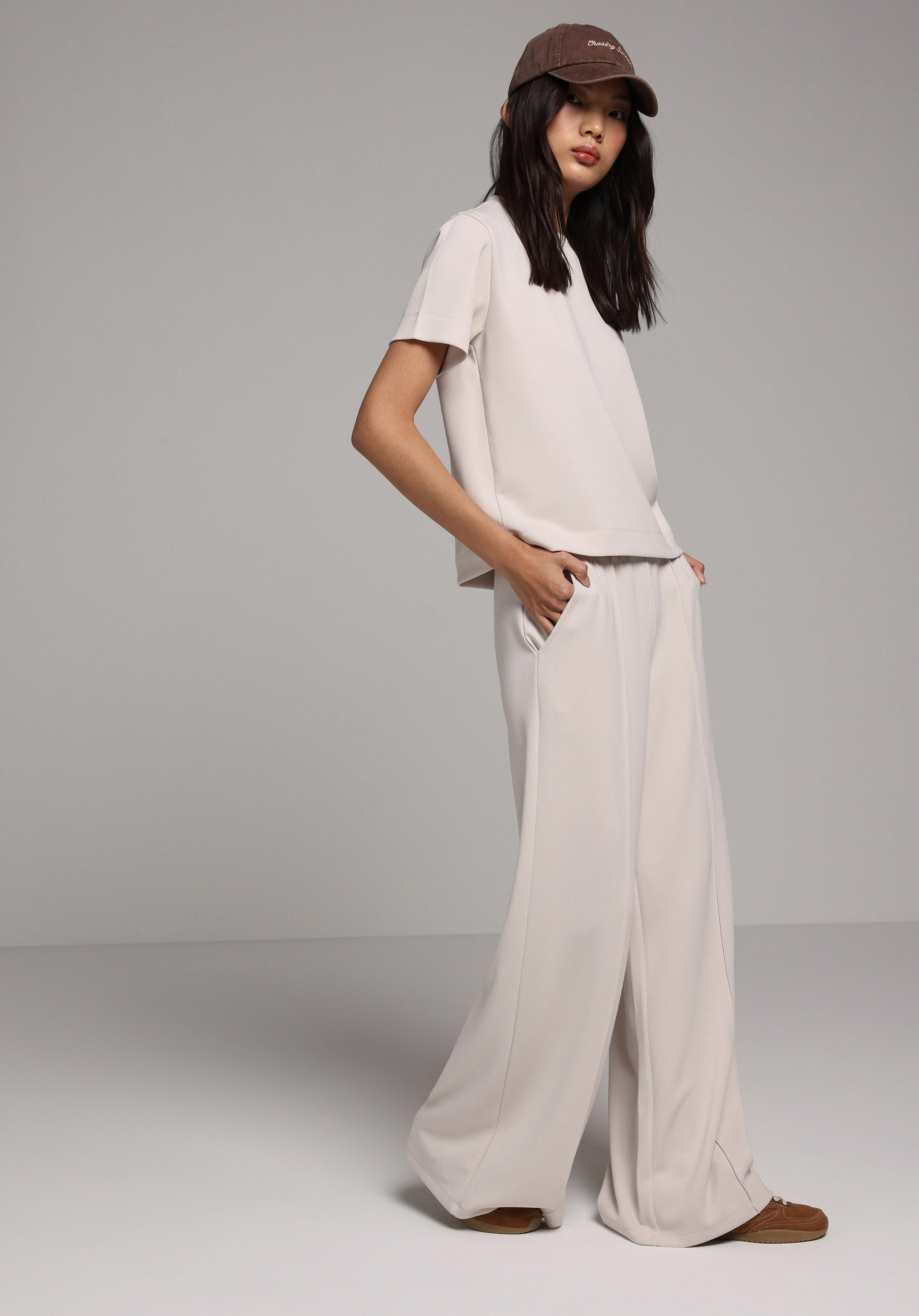 Regular Fit Yuvarlak Yaka  Kadın Taş Kısa Kol Tişört