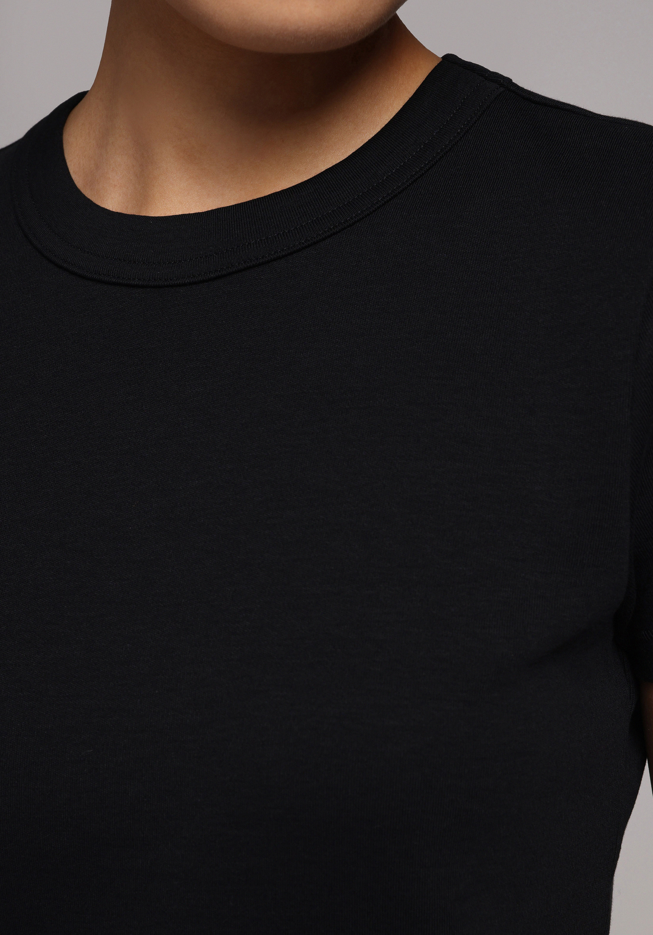 Slim Fit Yuvarlak Yaka Düz Kadın Siyah Kısa Kol Tişört